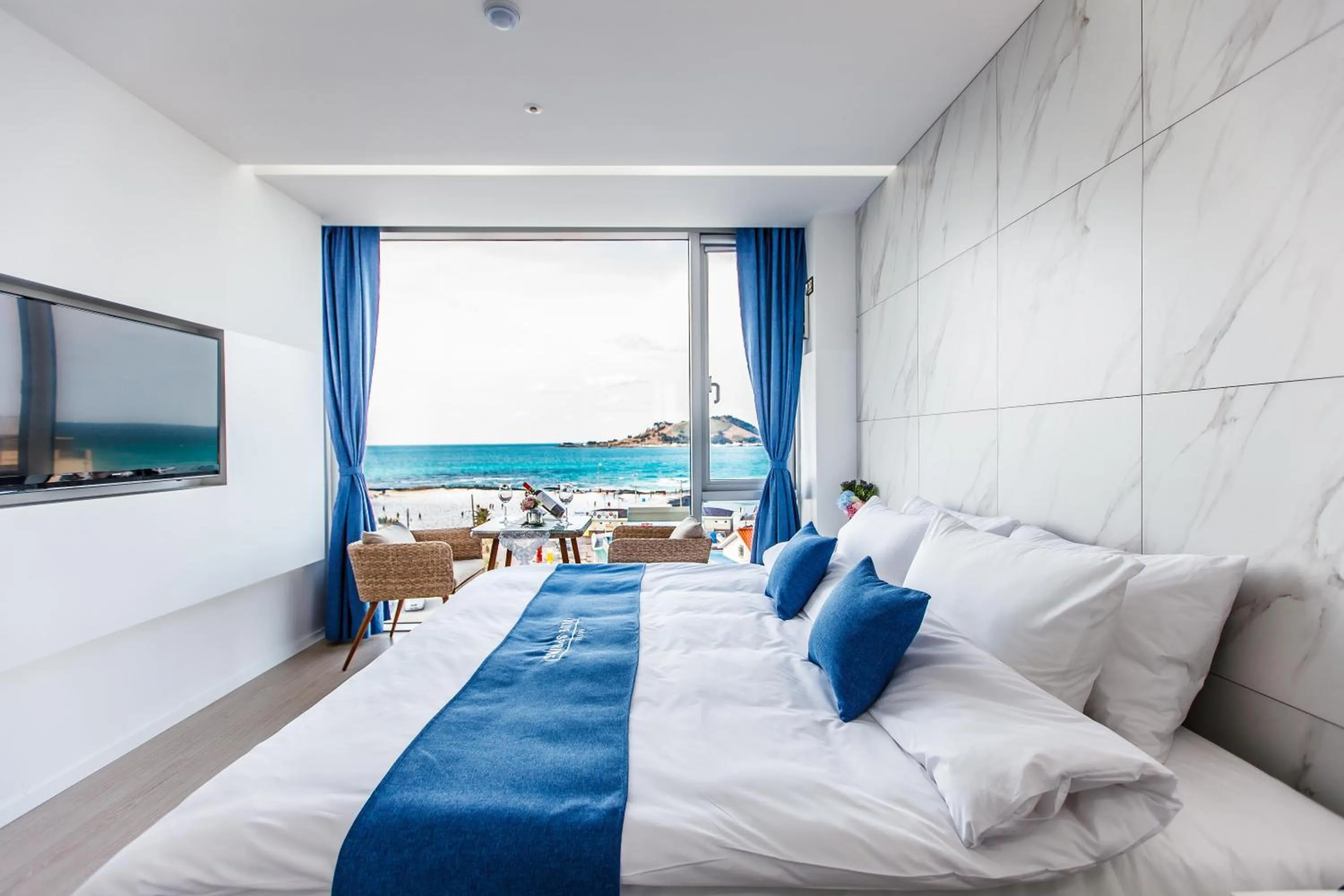 Bed in Blue Spring Hotel