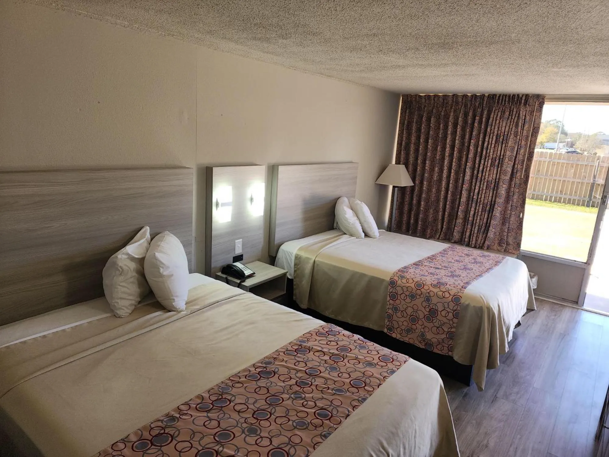 Bed in Discovery Inn Lafayette