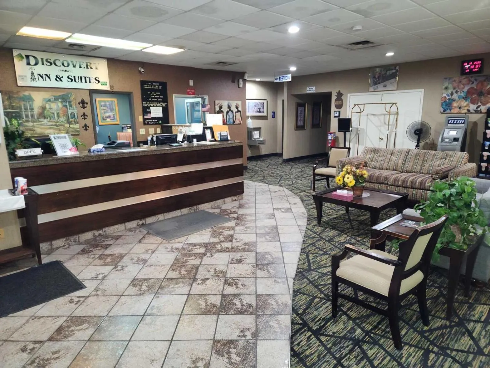 Lobby or reception in Discovery Inn Lafayette