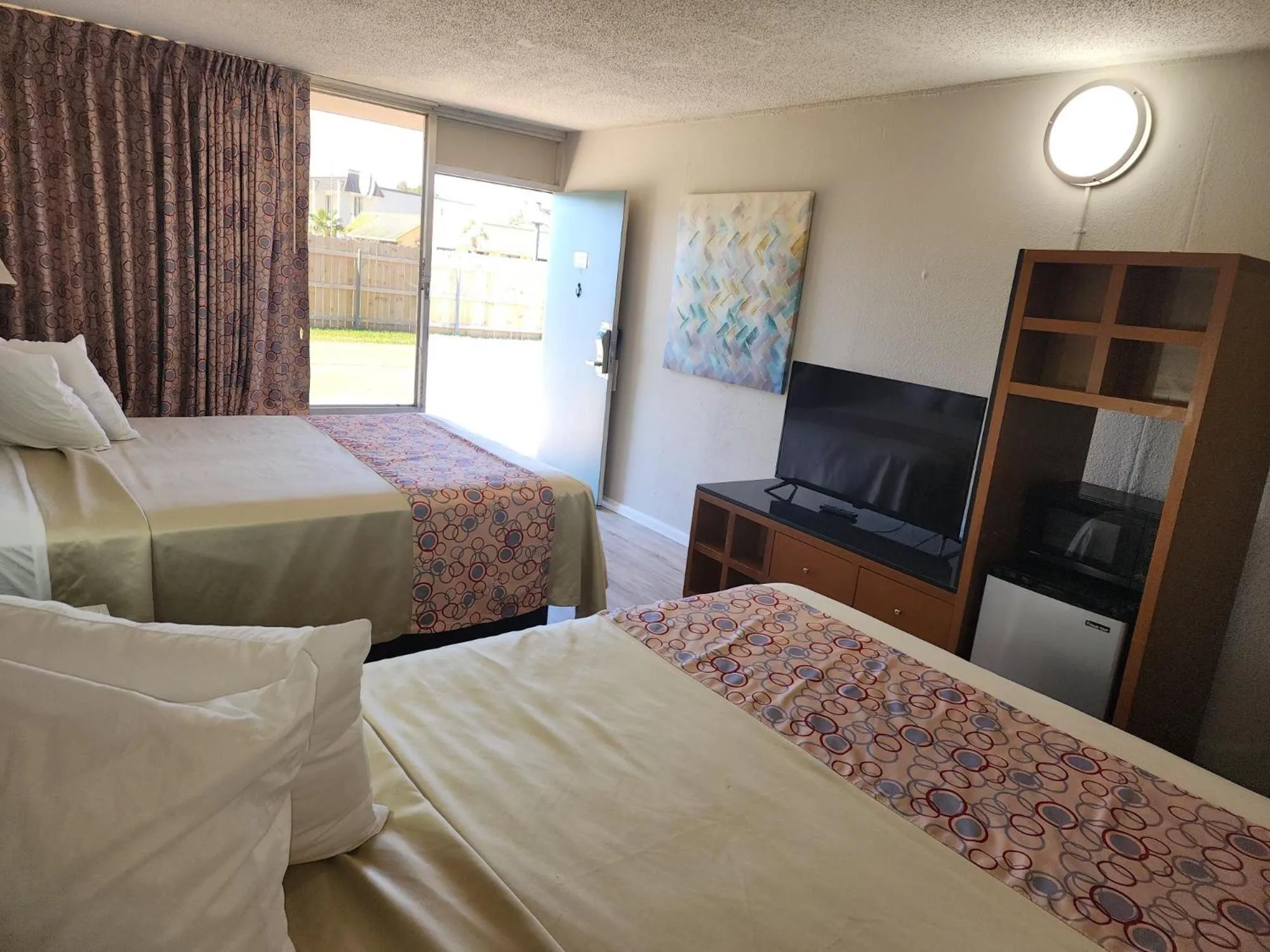 Bed in Discovery Inn Lafayette