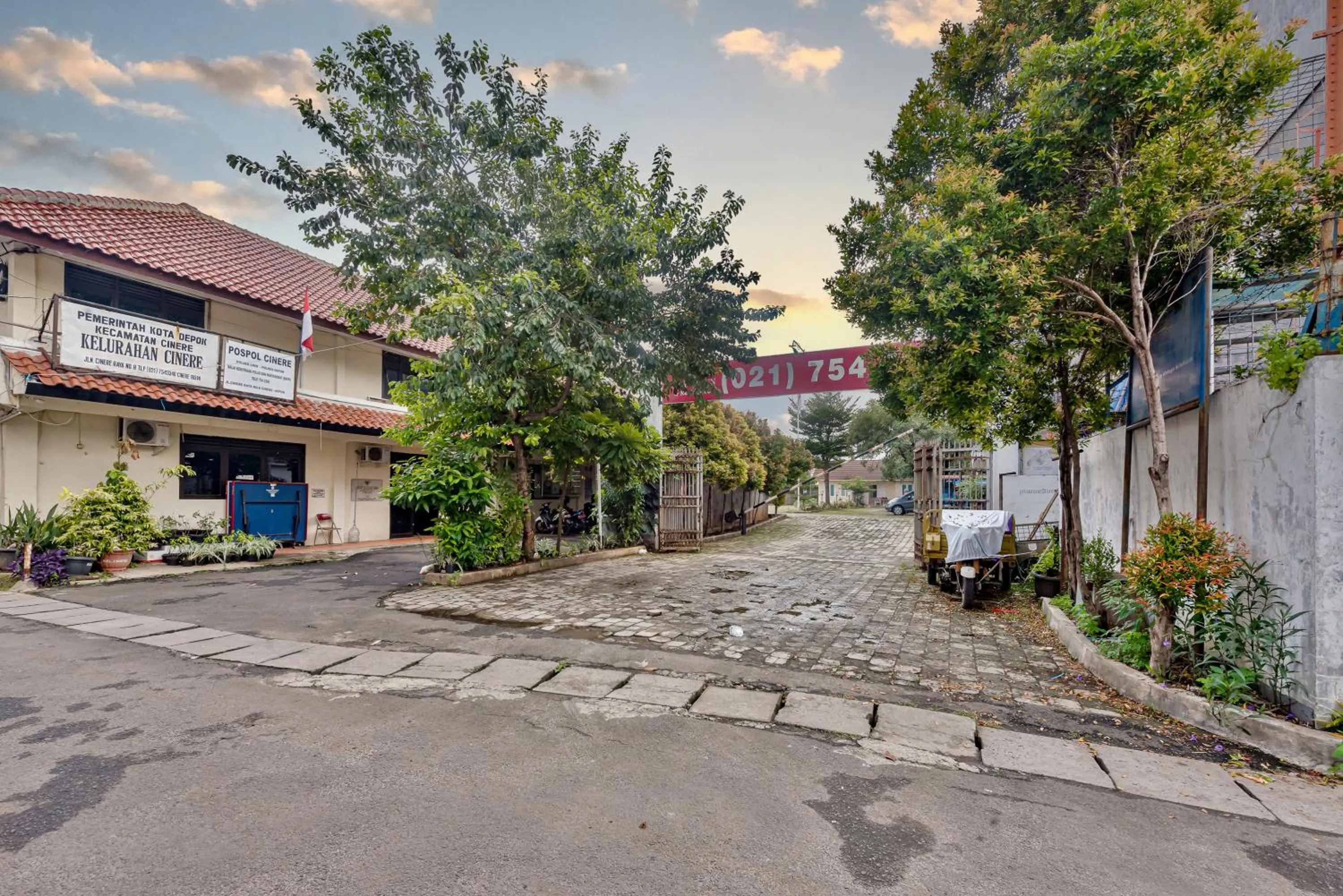 Facade/entrance in Cinere Inn & Residence