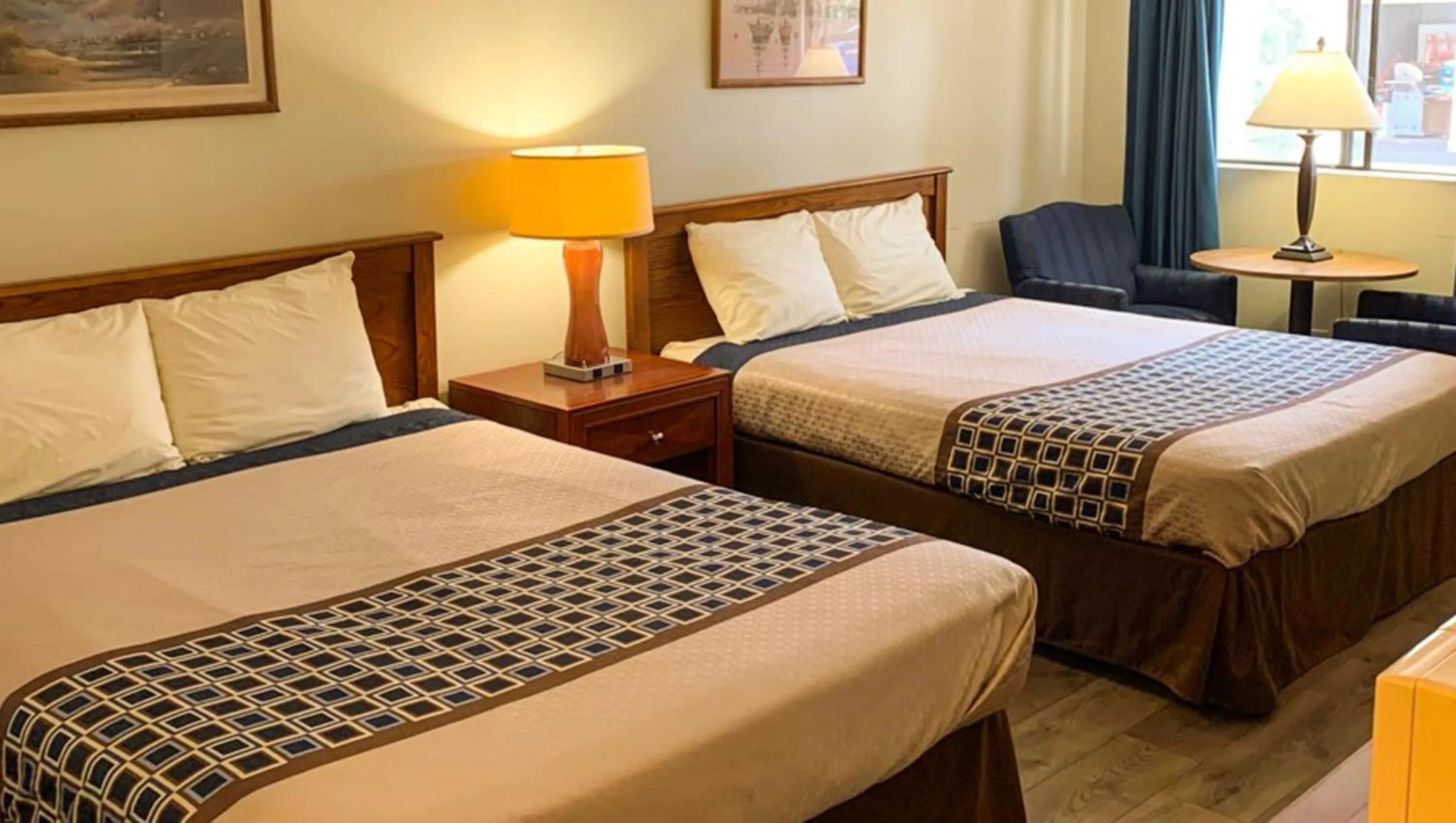 Bedroom, Bed in Hampton Motor Inn