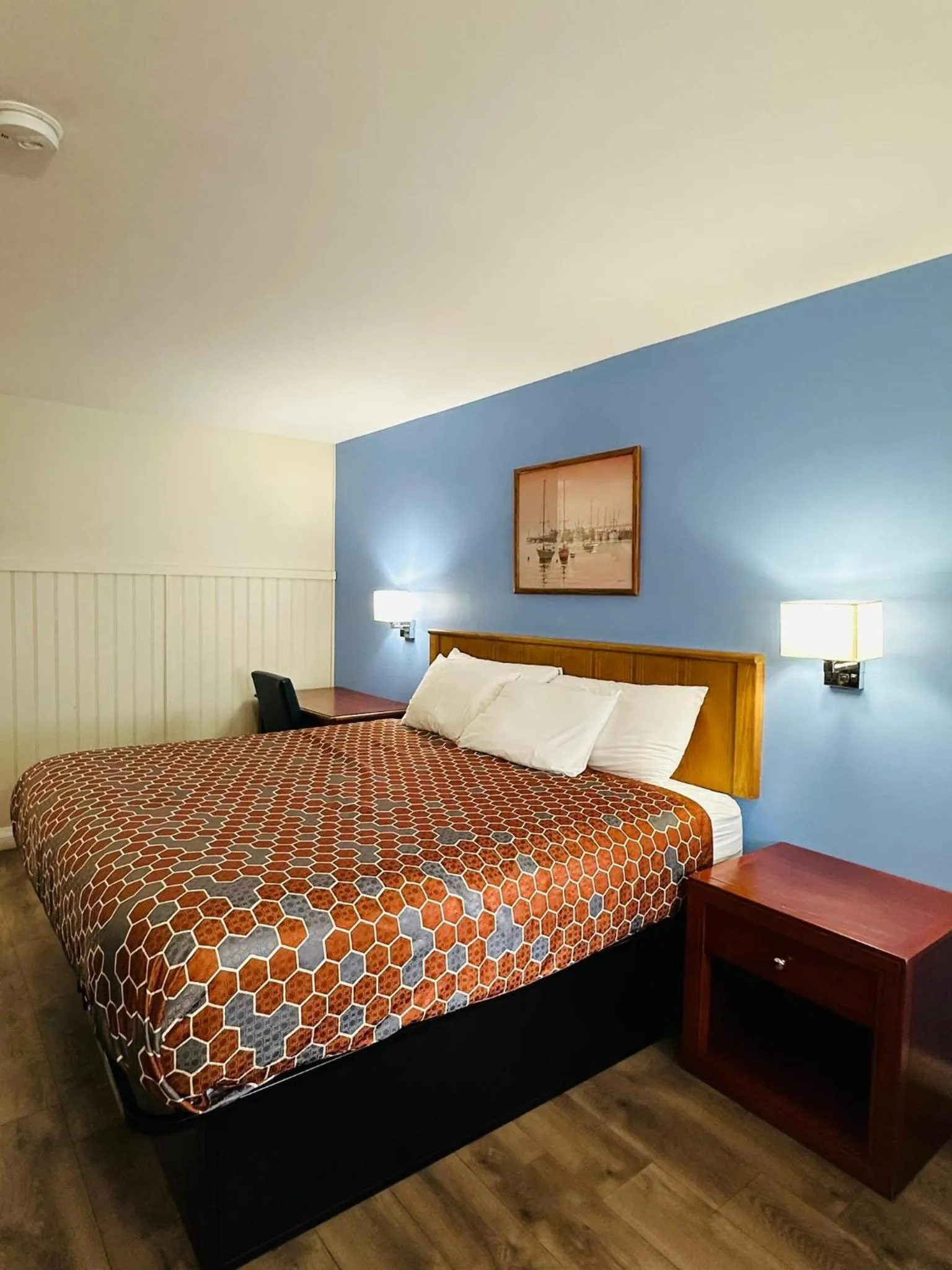 Bed in Hampton Motor Inn