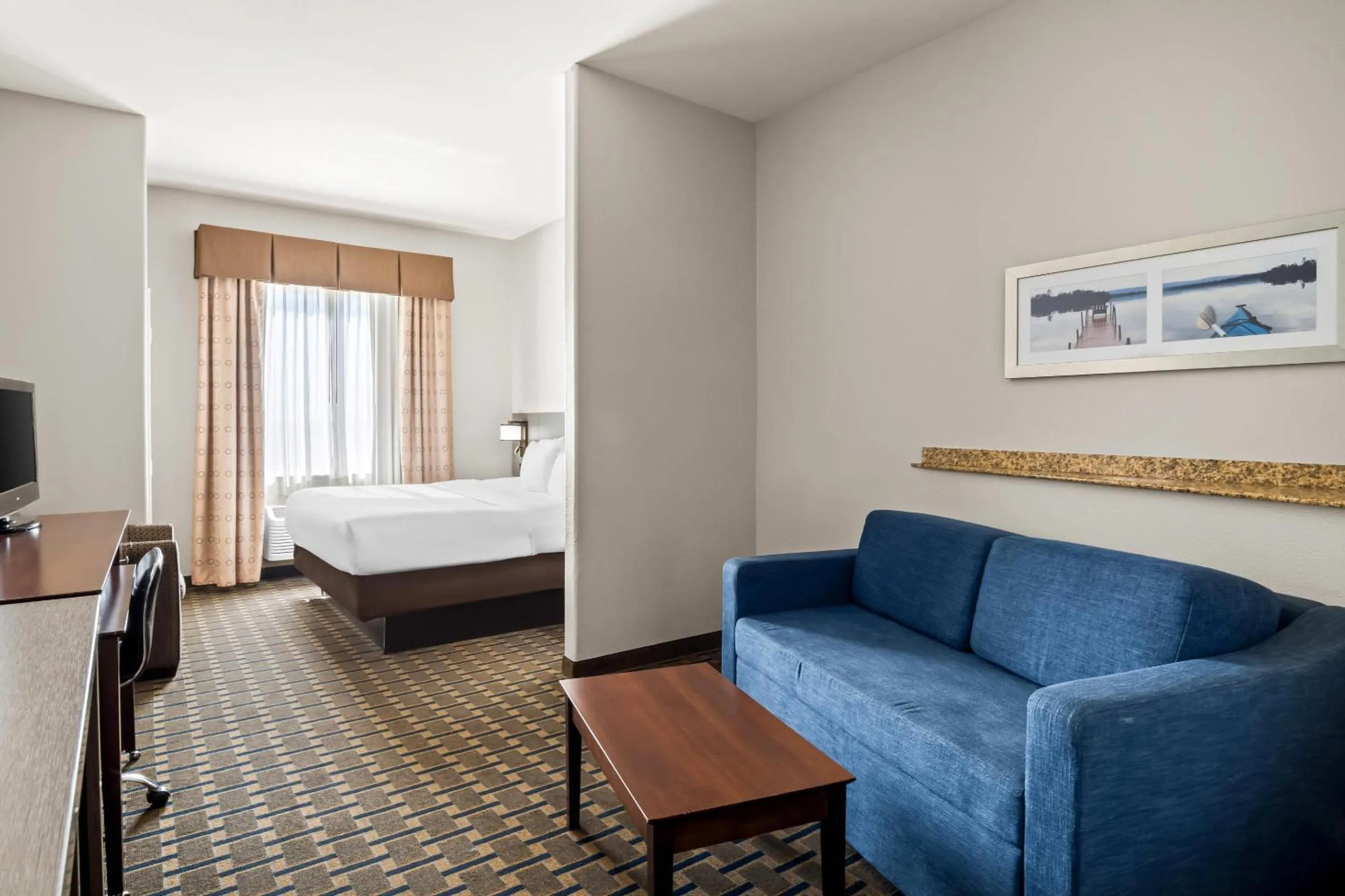 Bedroom, Bed in Comfort Suites Waxahachie - Dallas