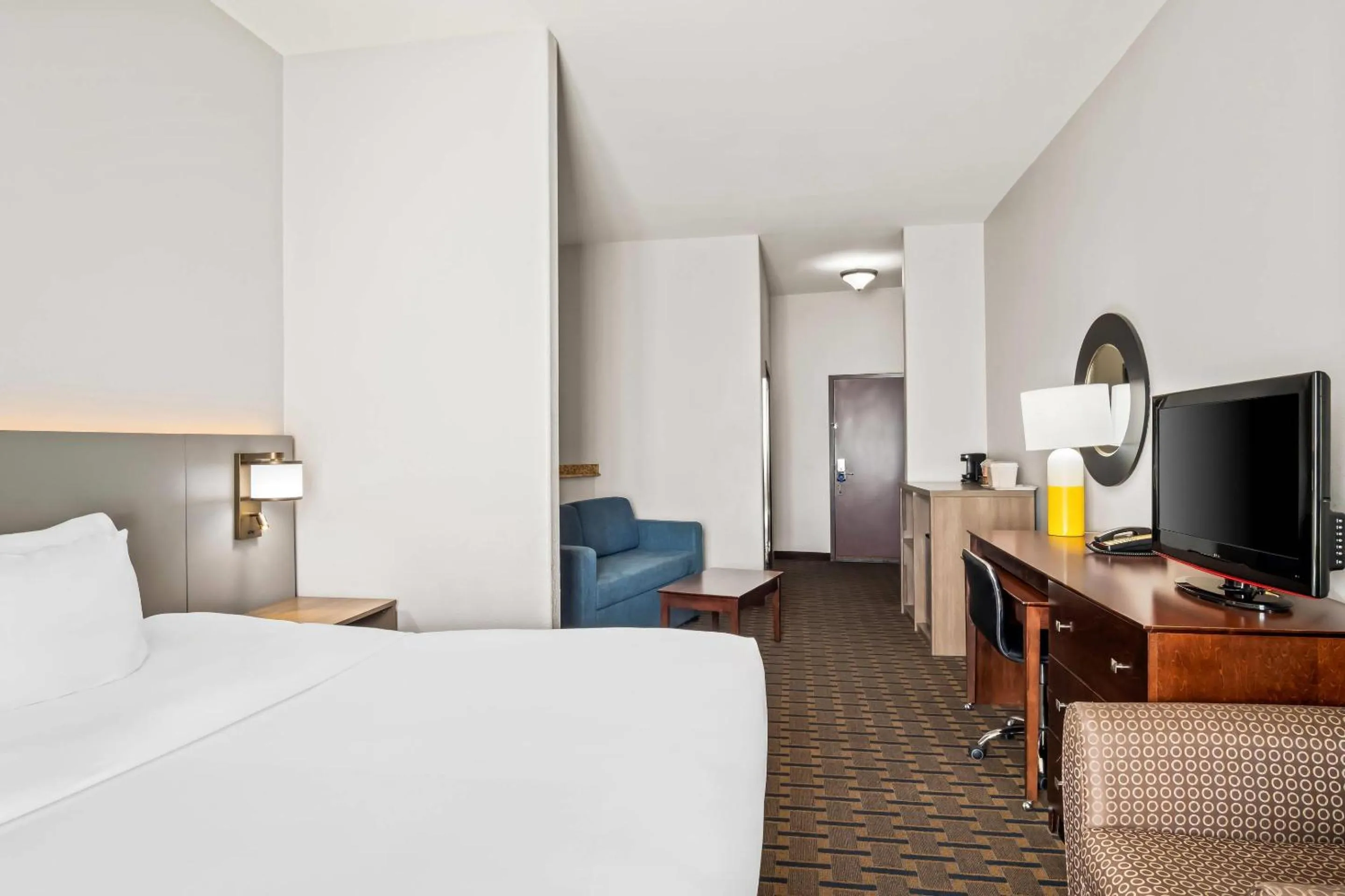 Bedroom, Bed in Comfort Suites Waxahachie - Dallas