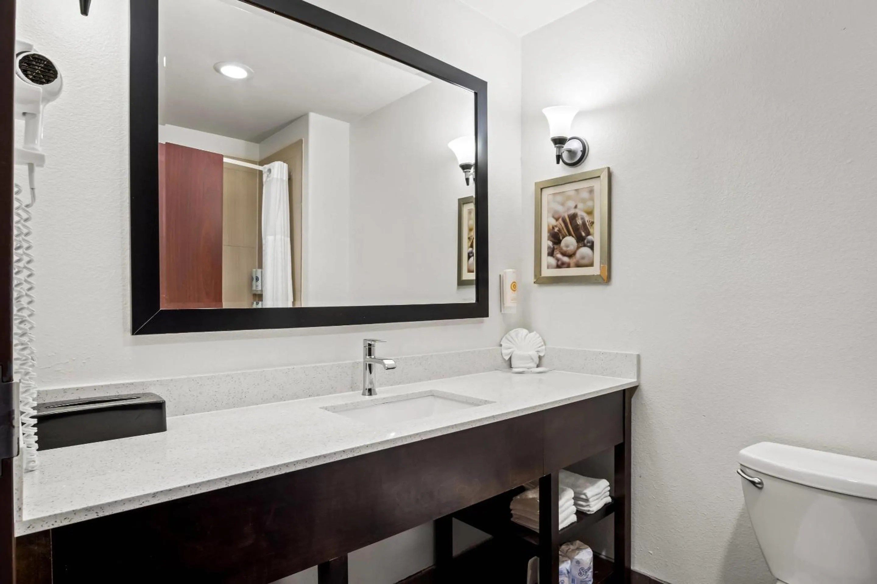 Bedroom in Comfort Suites Waxahachie - Dallas