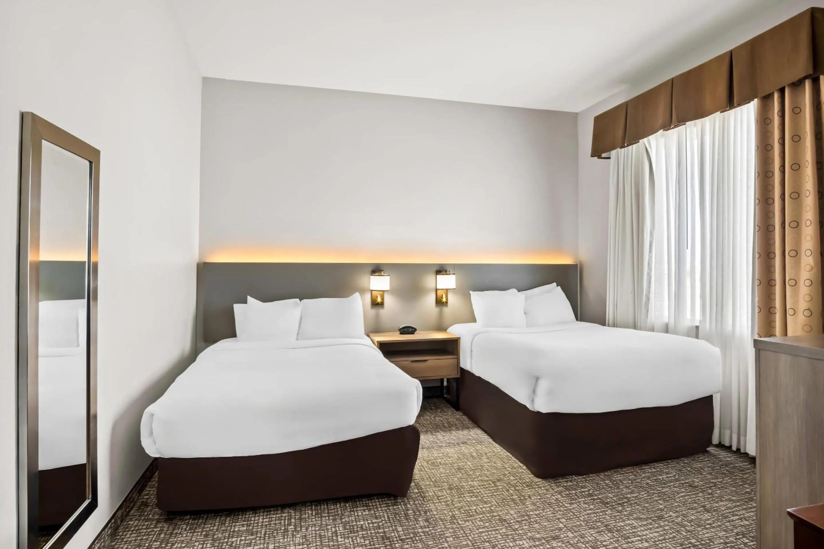 Bedroom, Bed in Comfort Suites Waxahachie - Dallas