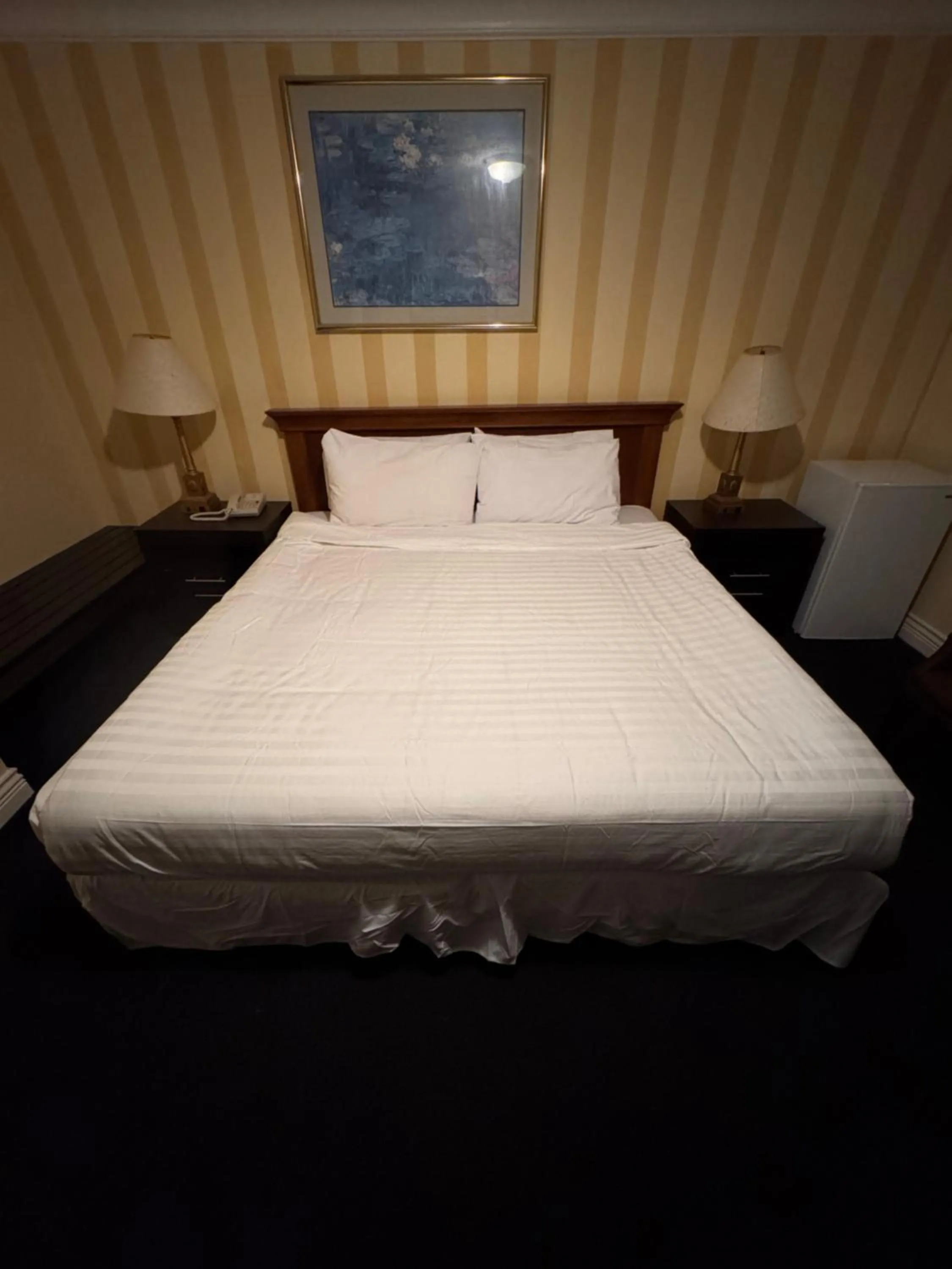 Bed in Island Travel Inn