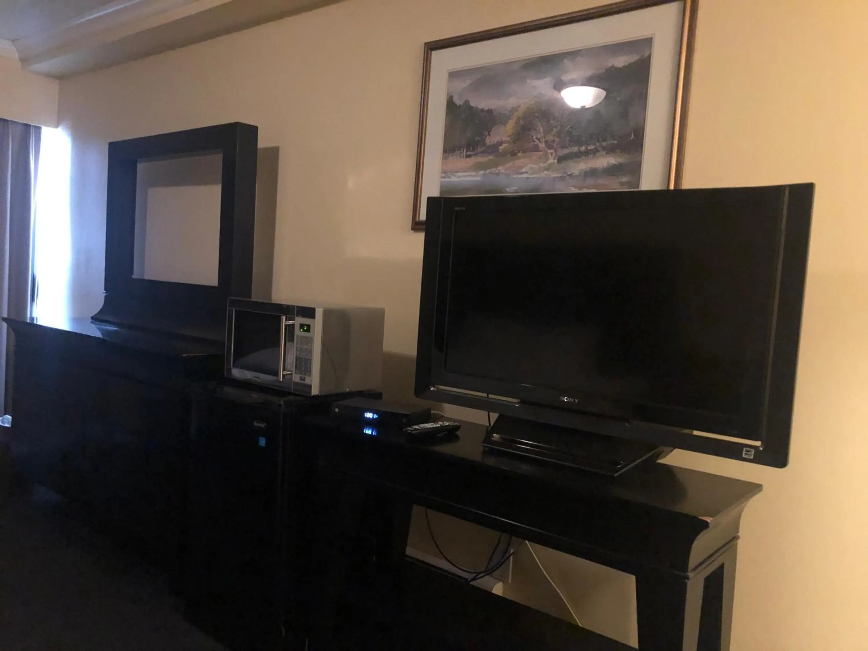 Communal lounge/ TV room in Island Travel Inn