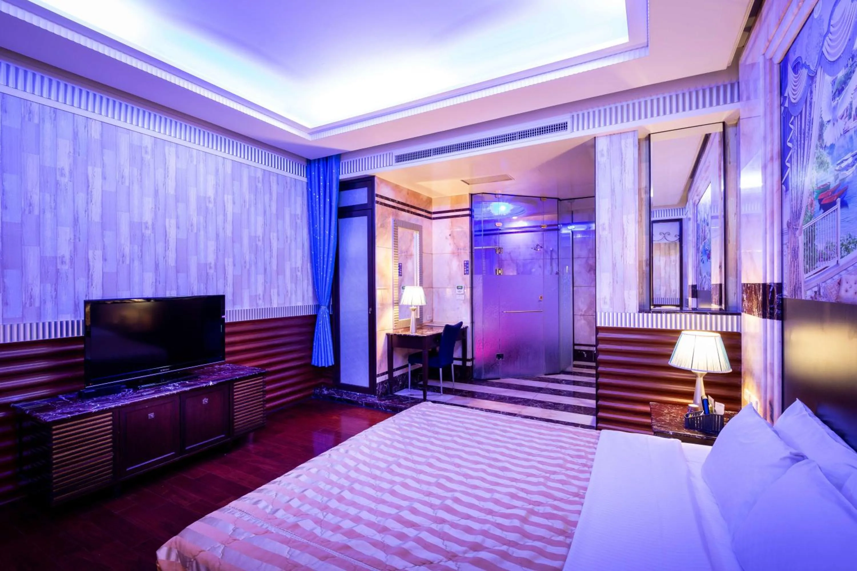 Photo of the whole room, Bed in 國妃鷹堡時尚健康館King & Princess Motel