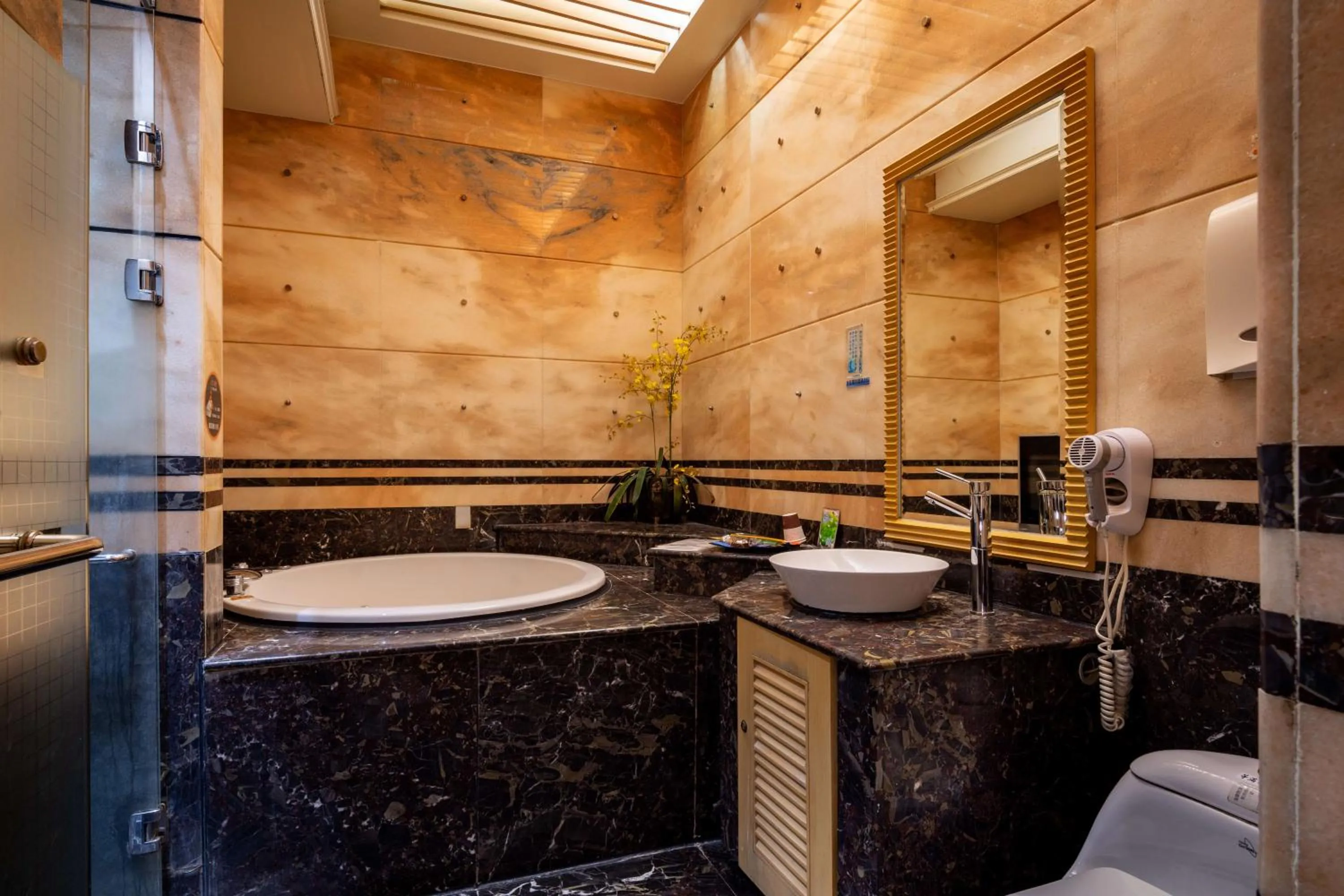 Bathroom in 國妃鷹堡時尚健康館King & Princess Motel