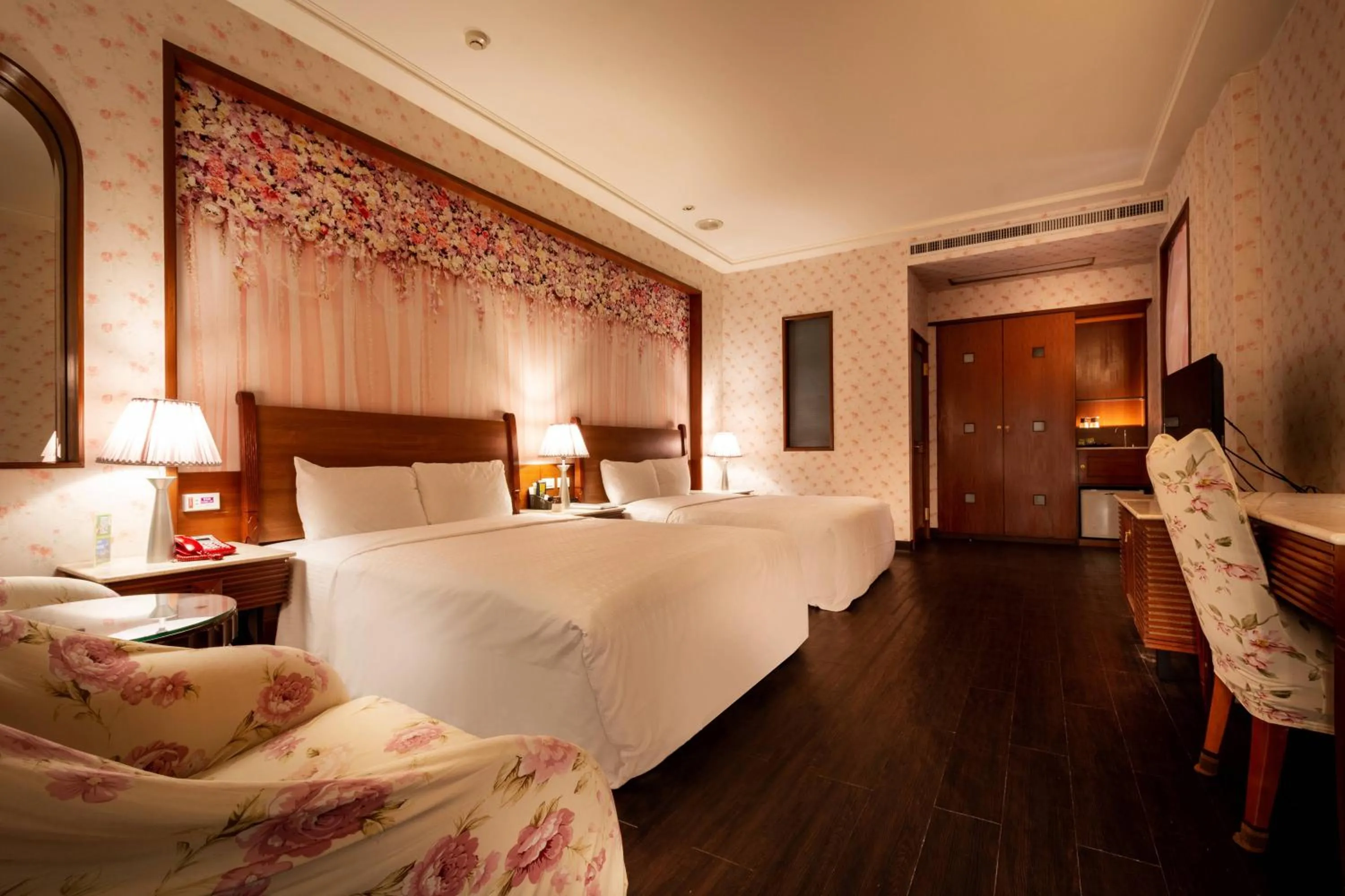 Photo of the whole room, Bed in 國妃鷹堡時尚健康館King & Princess Motel