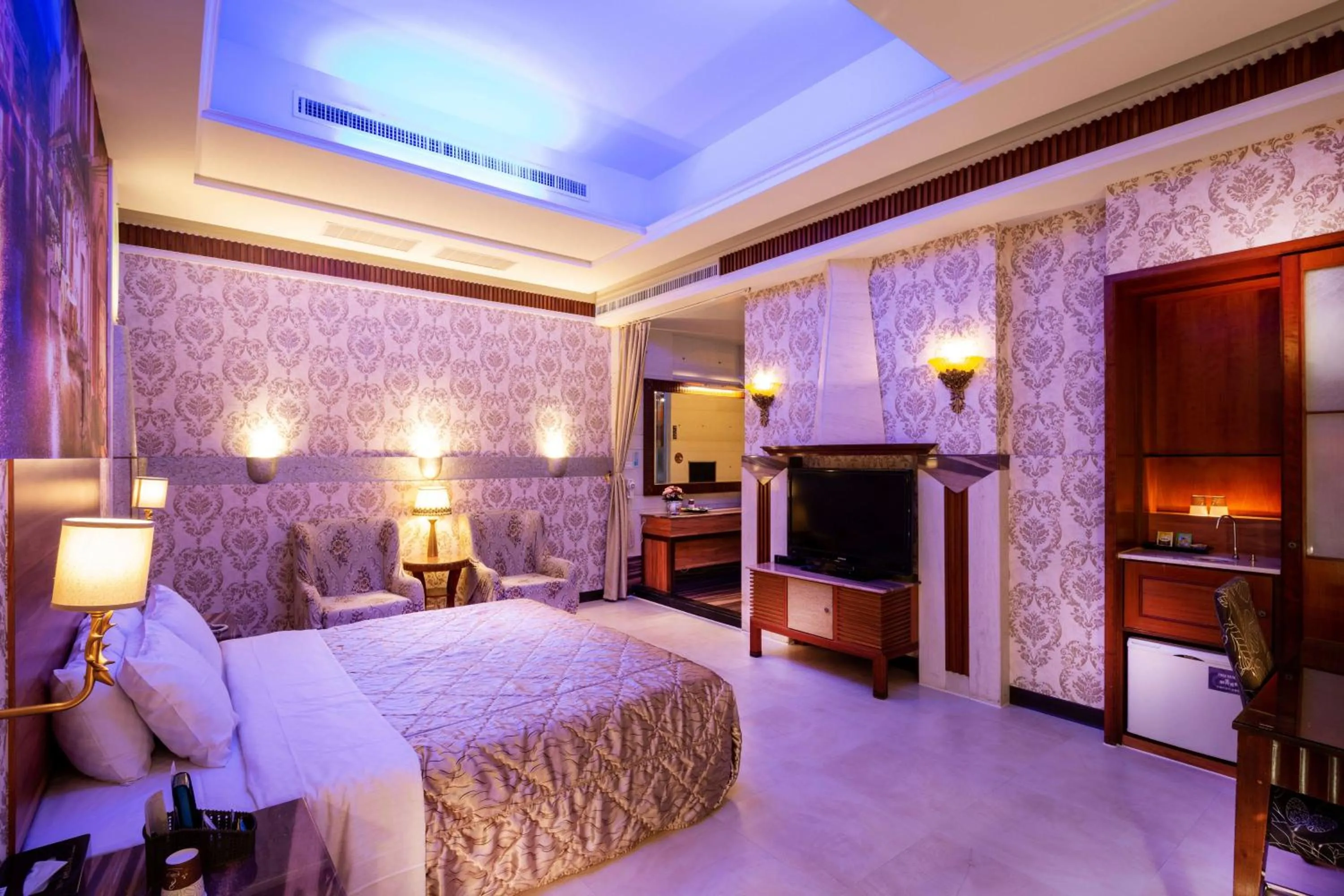 Photo of the whole room, Bed in 國妃鷹堡時尚健康館King & Princess Motel