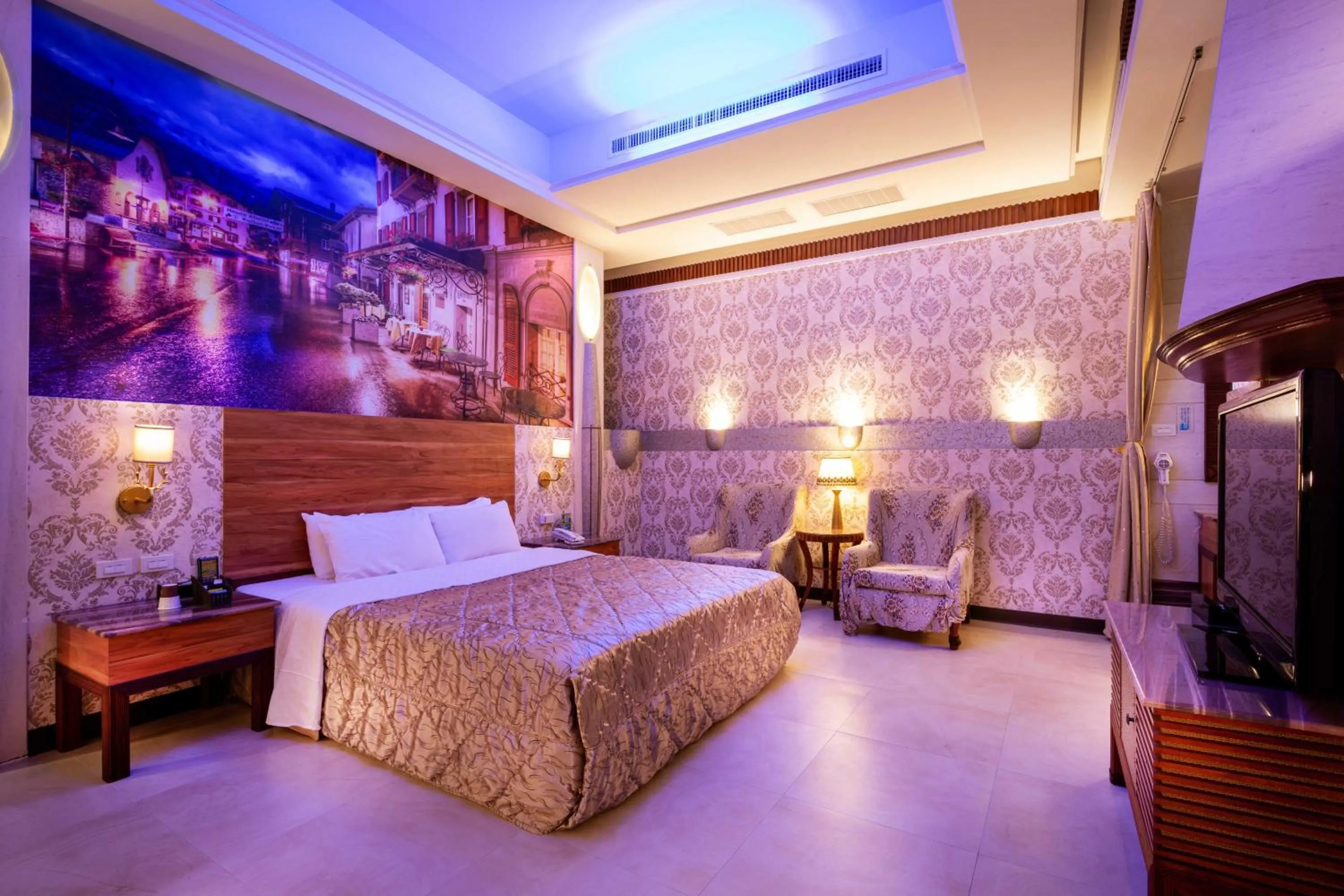 Photo of the whole room, Bed in 國妃鷹堡時尚健康館King & Princess Motel