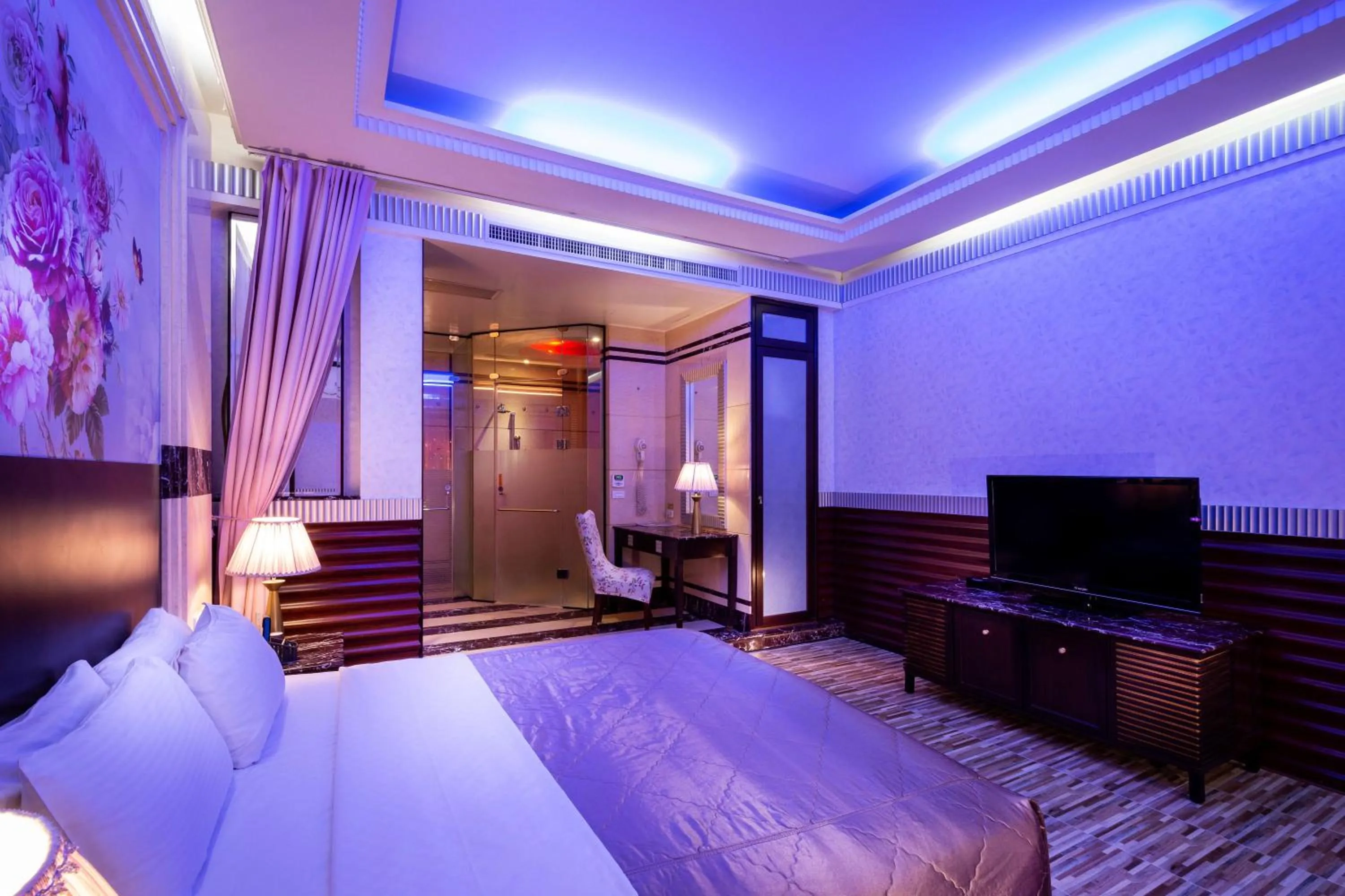 Photo of the whole room, Bed in 國妃鷹堡時尚健康館King & Princess Motel