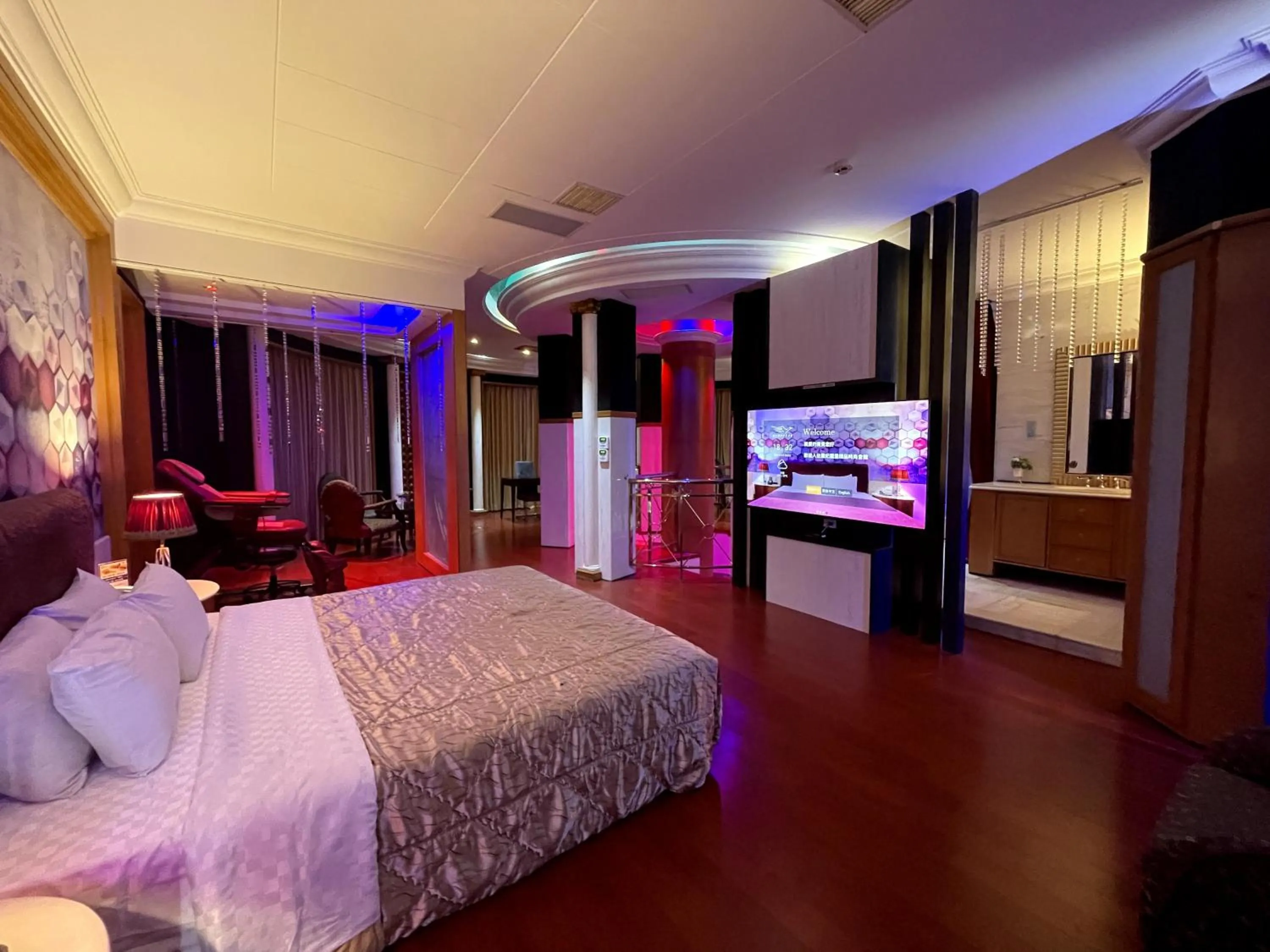 Photo of the whole room, Bed in 國妃鷹堡時尚健康館King & Princess Motel