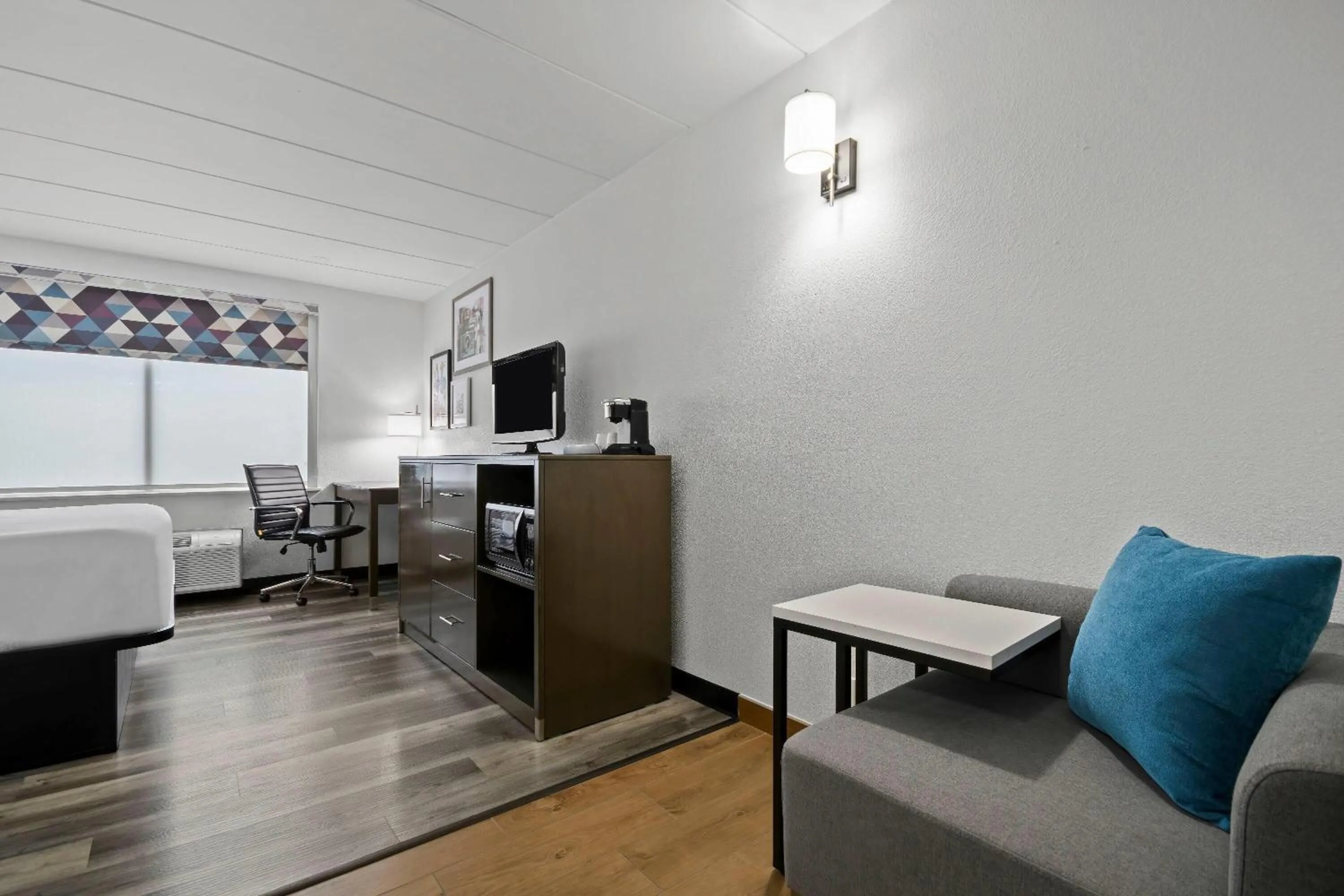 Bed in La Quinta by Wyndham Sturbridge