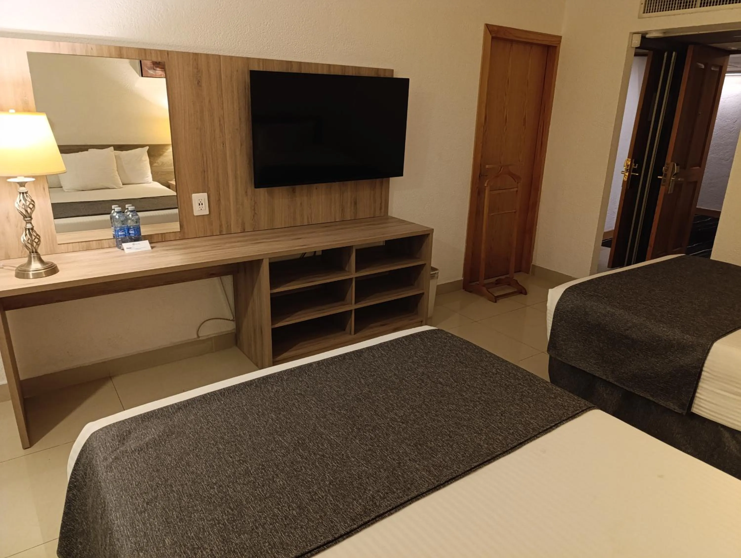 Bedroom, Bed in Hotel Laffayette Ejecutivo