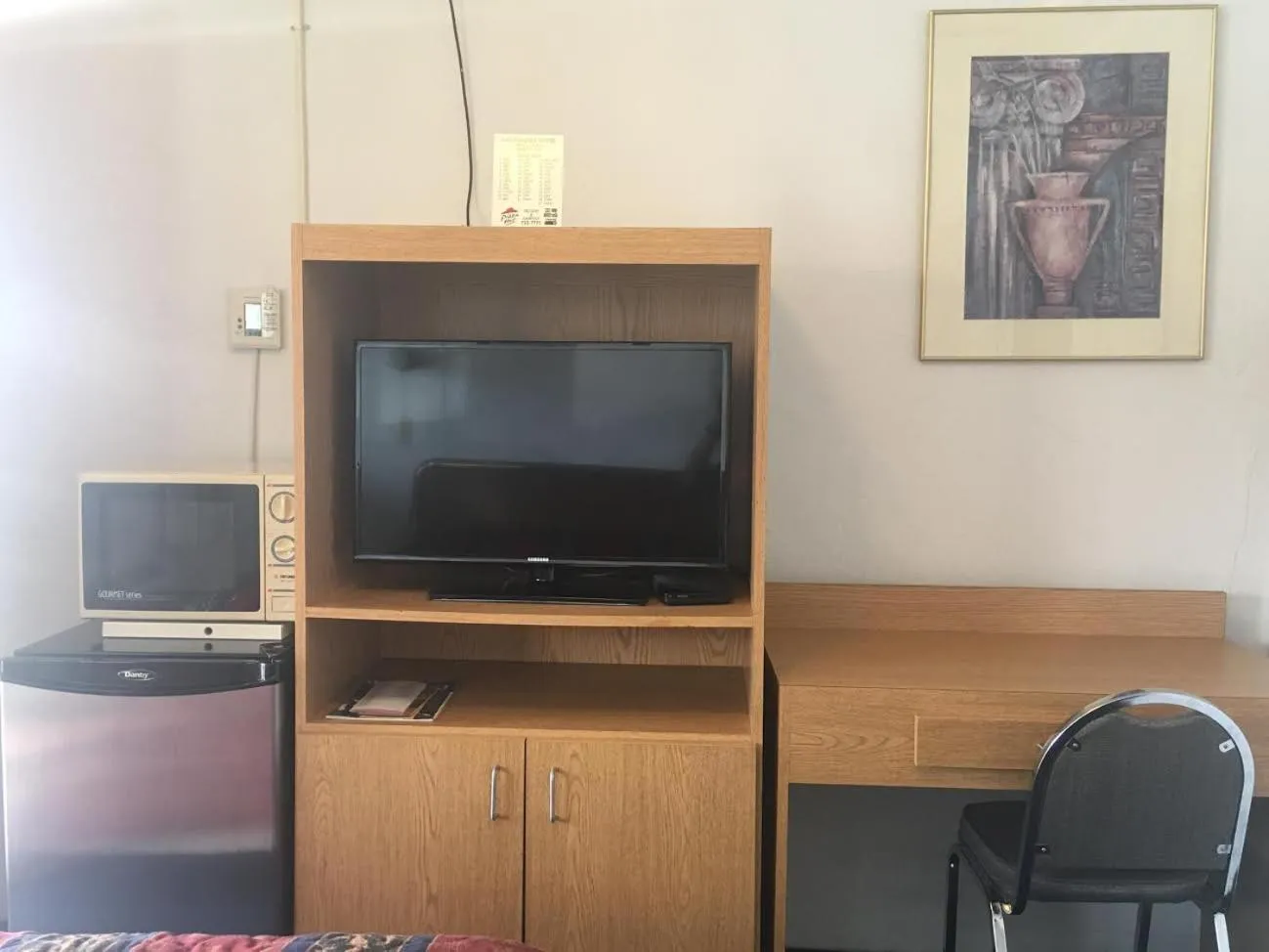 Photo of the whole room in San Joaquin Motel