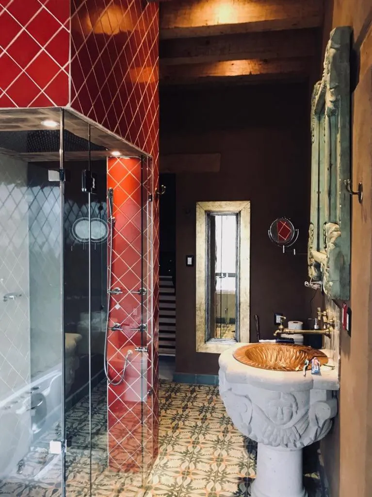 Bathroom in Hacienda Ucazanaztacua