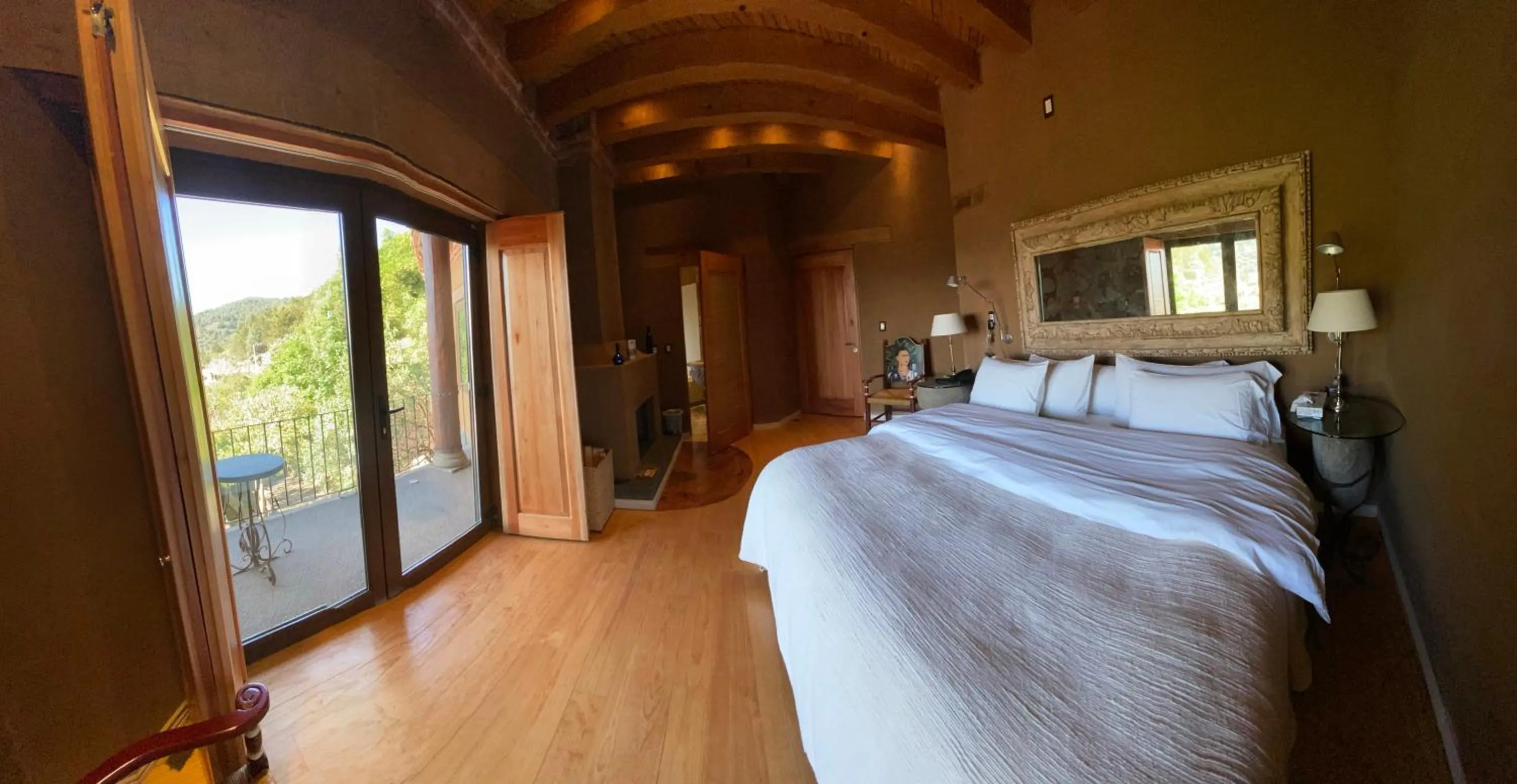 Photo of the whole room, Bed in Hacienda Ucazanaztacua