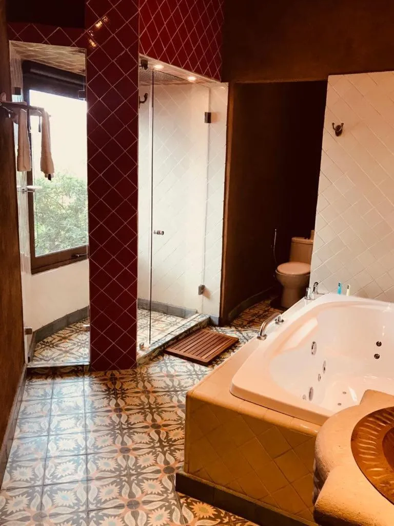 Bathroom, Bed in Hacienda Ucazanaztacua