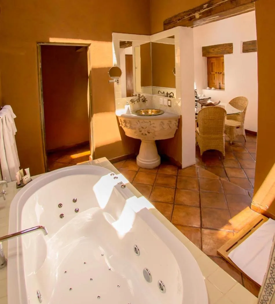 Bathroom in Hacienda Ucazanaztacua