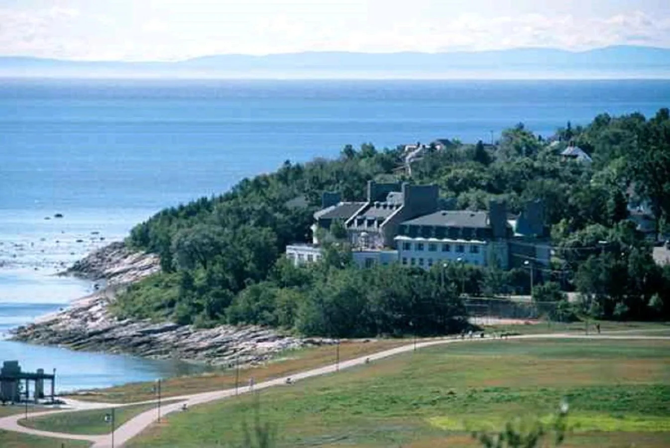 Property building in Hôtel le Manoir Baie-Comeau