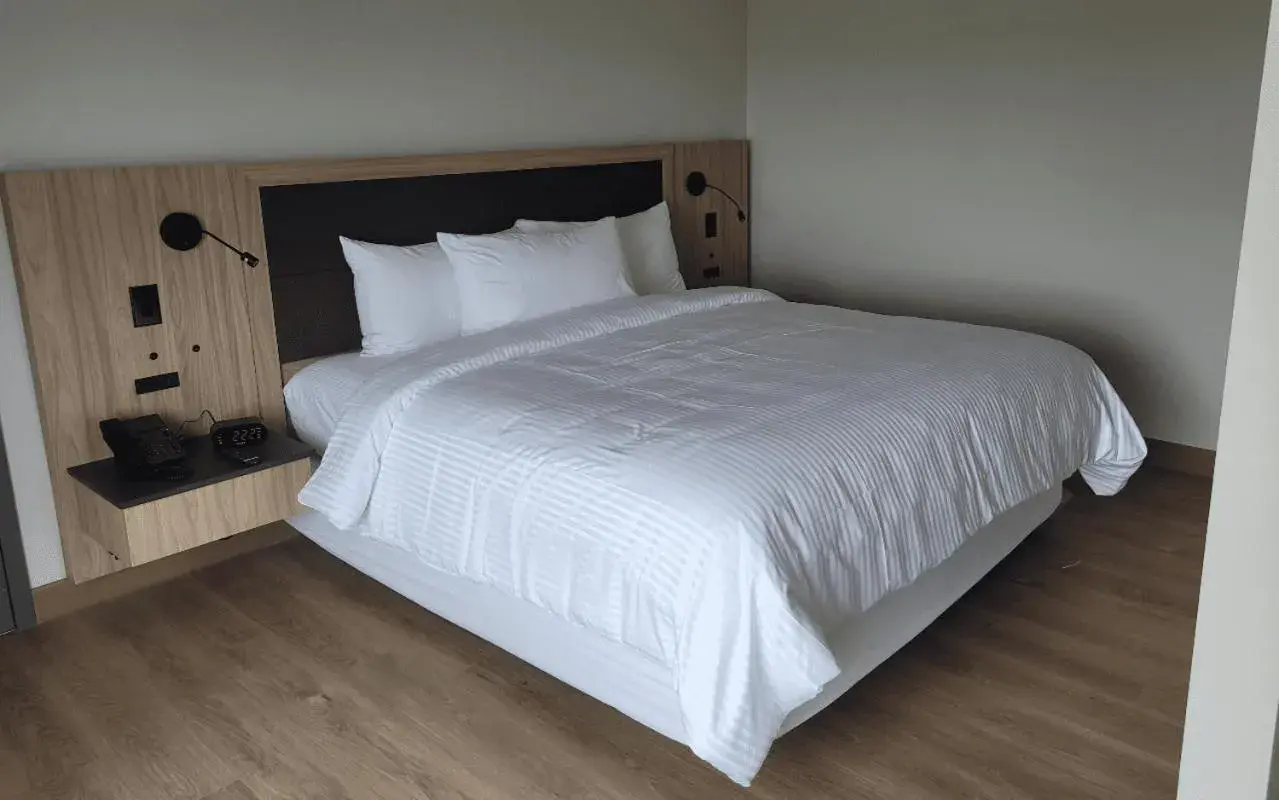 Superior Queen Room with Two Queen Beds in Hôtel le Manoir Baie-Comeau Superior Queen Room with Two Queen Beds in Hôtel le Manoir Baie-Comeau