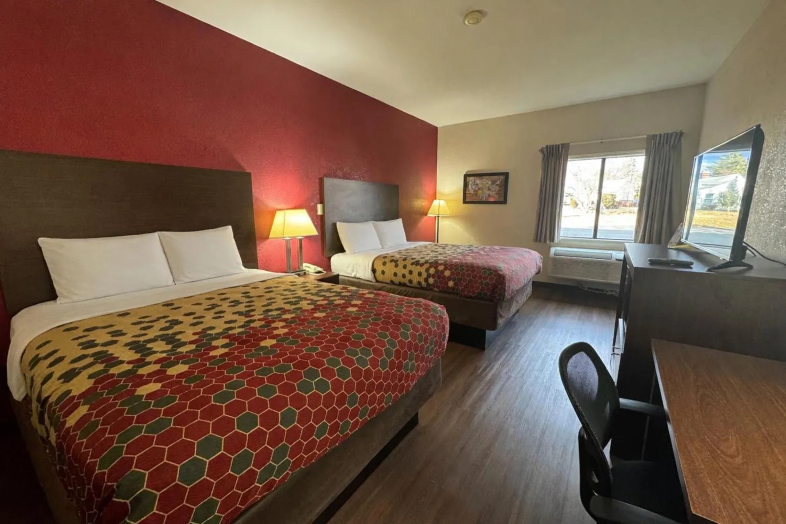 Bed in Econo Lodge Carlisle