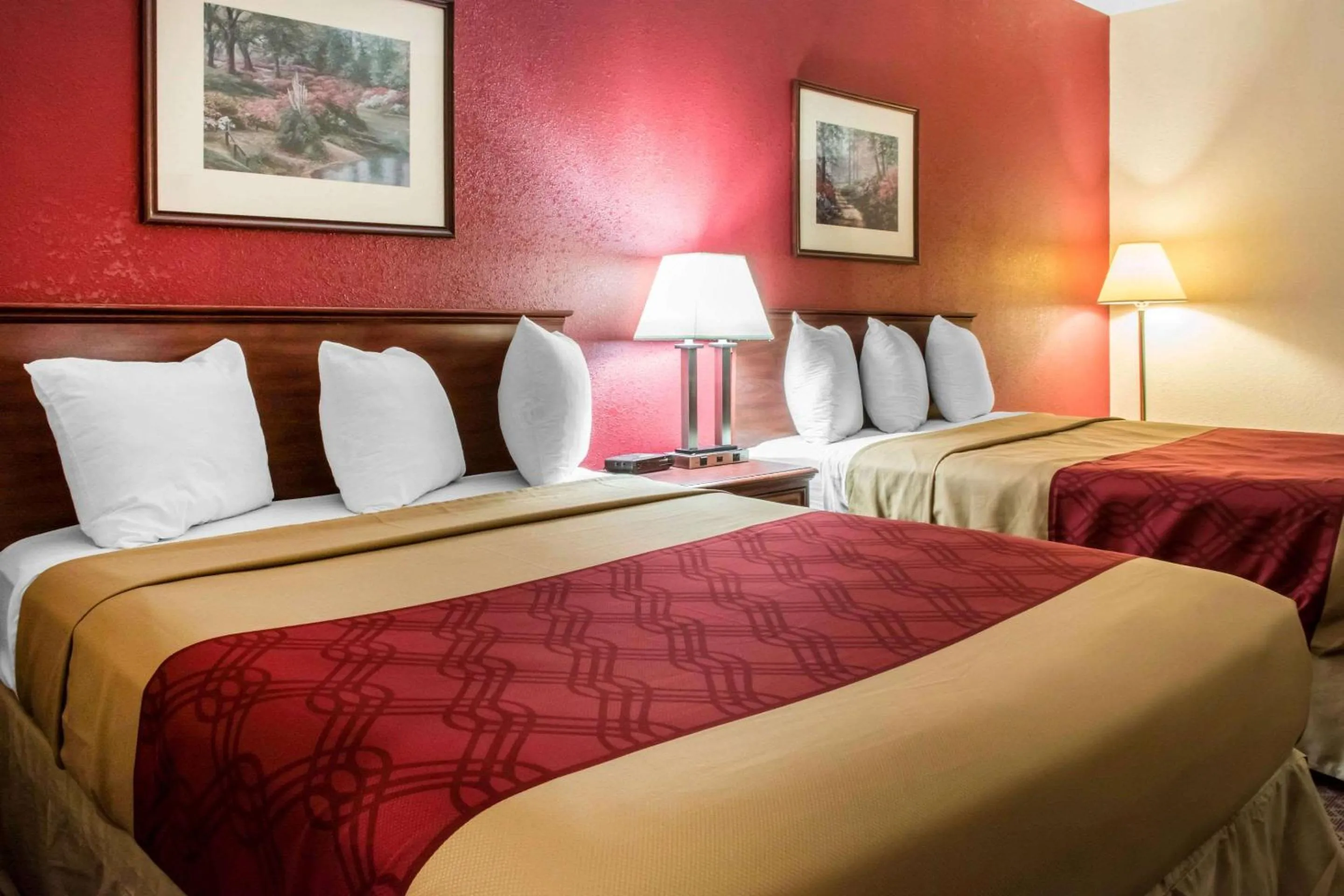 Photo of the whole room, Bed in Econo Lodge Carlisle Central