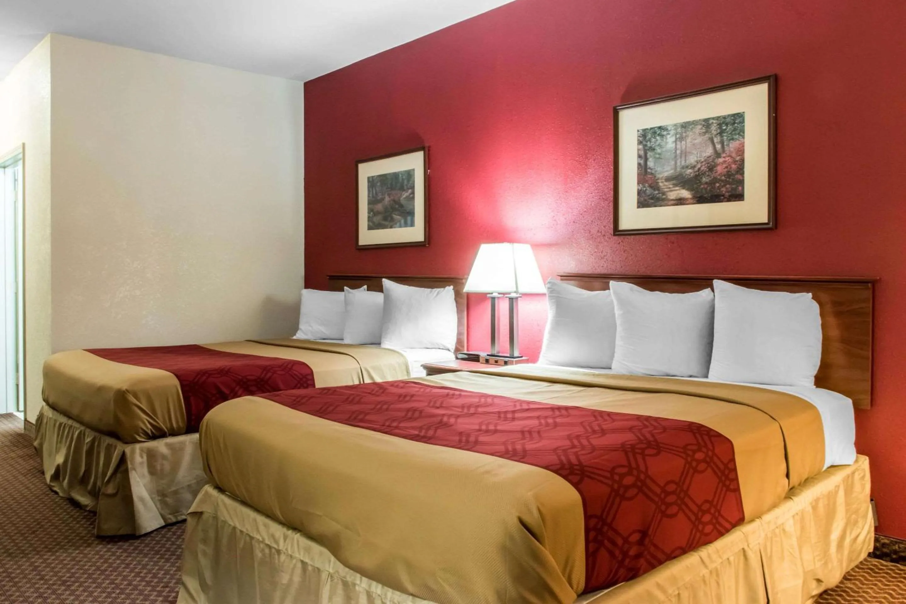 Photo of the whole room, Bed in Econo Lodge Carlisle Central