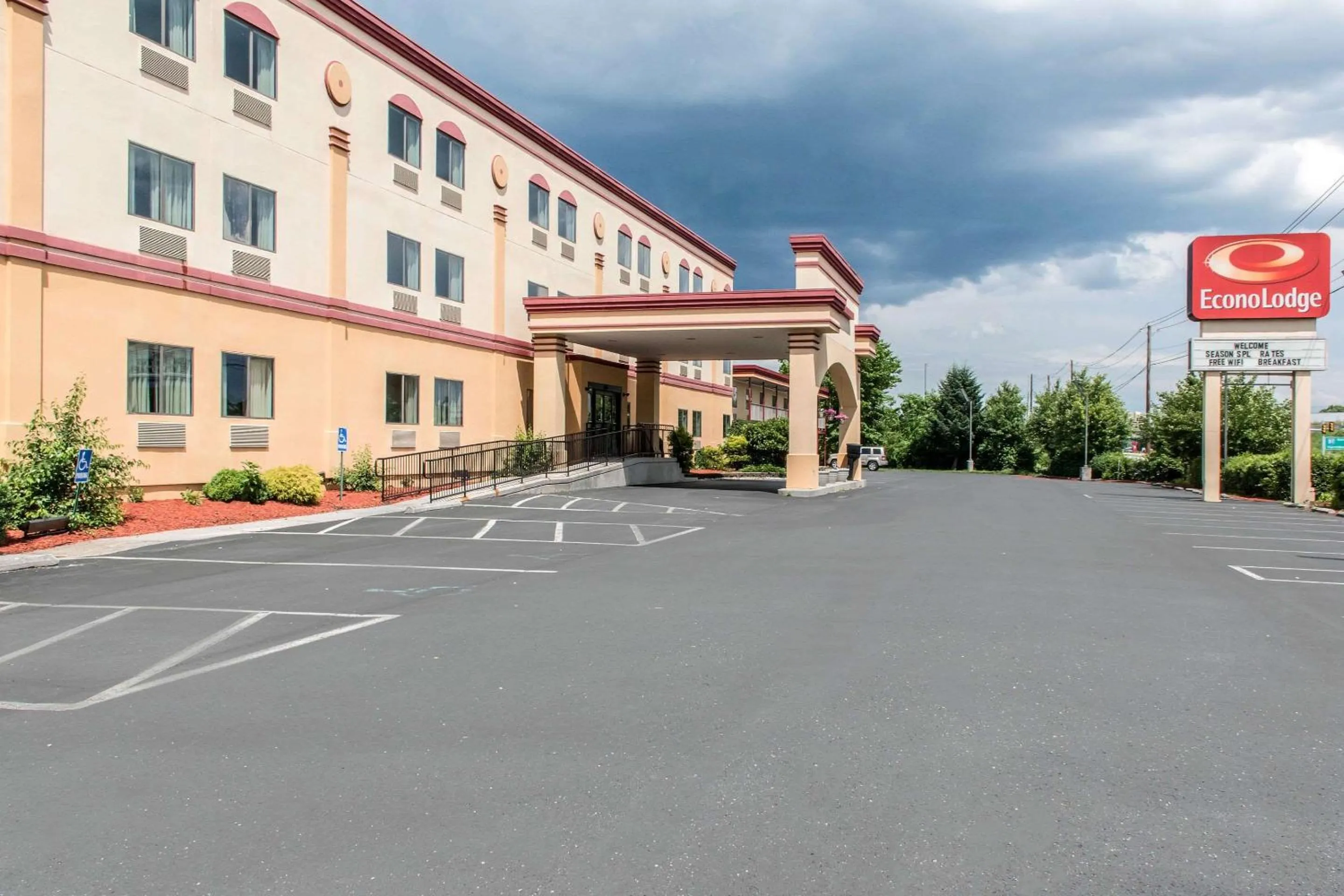 Property building in Econo Lodge Carlisle Central