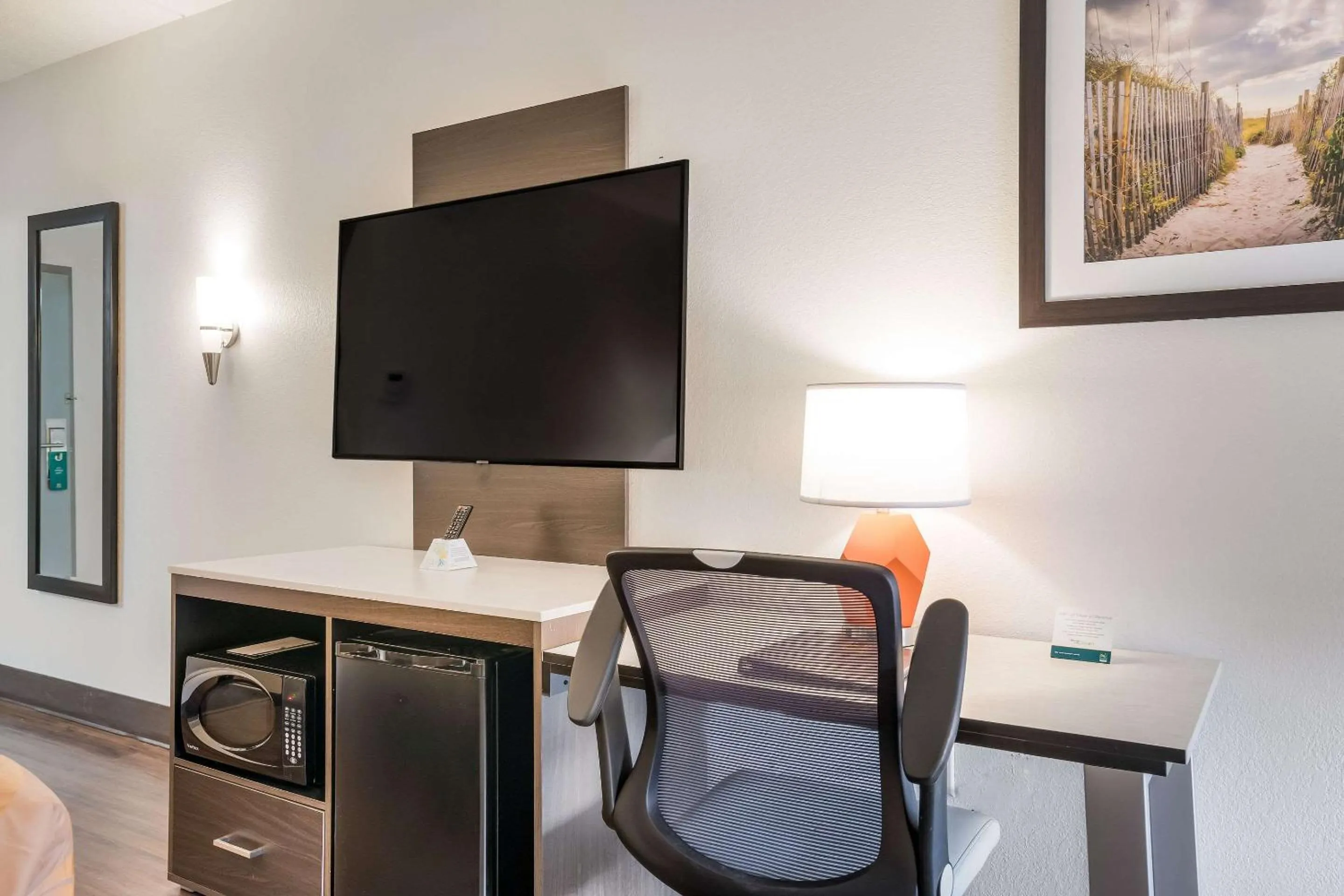 Bedroom in Quality Inn Jacksonville near Camp Lejeune