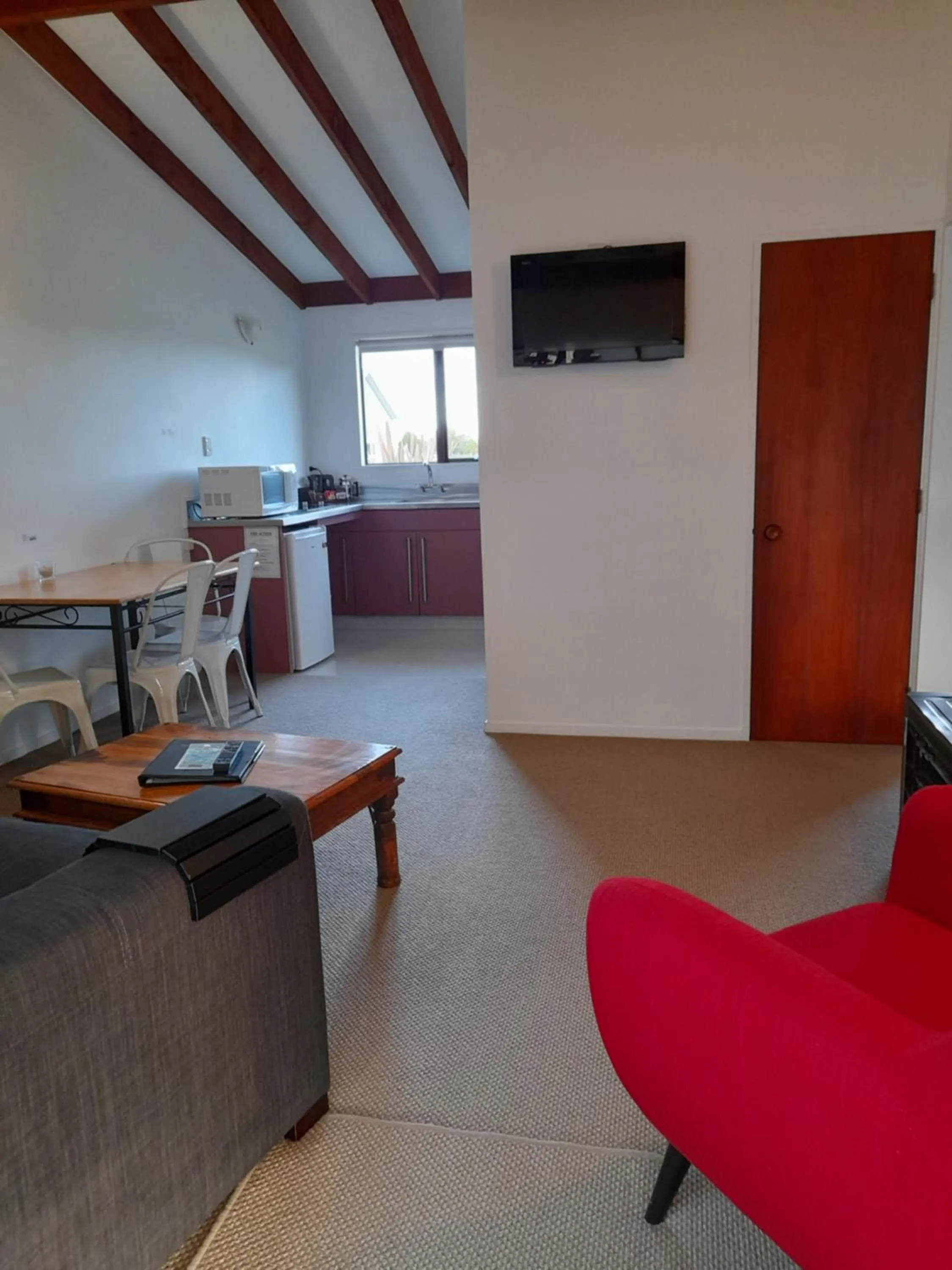 TV and multimedia in Lake Matheson Motel