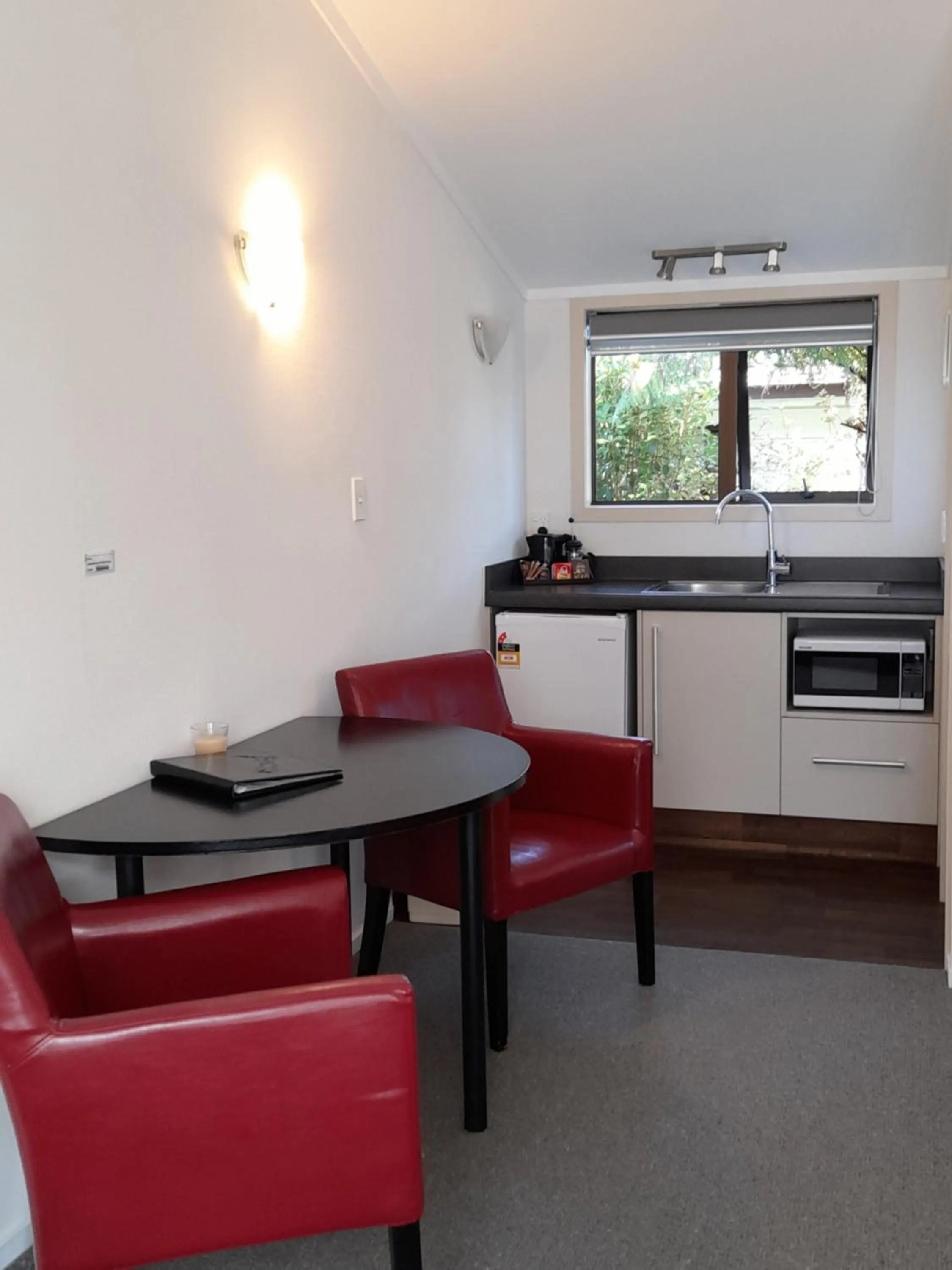 Dining area in Lake Matheson Motel