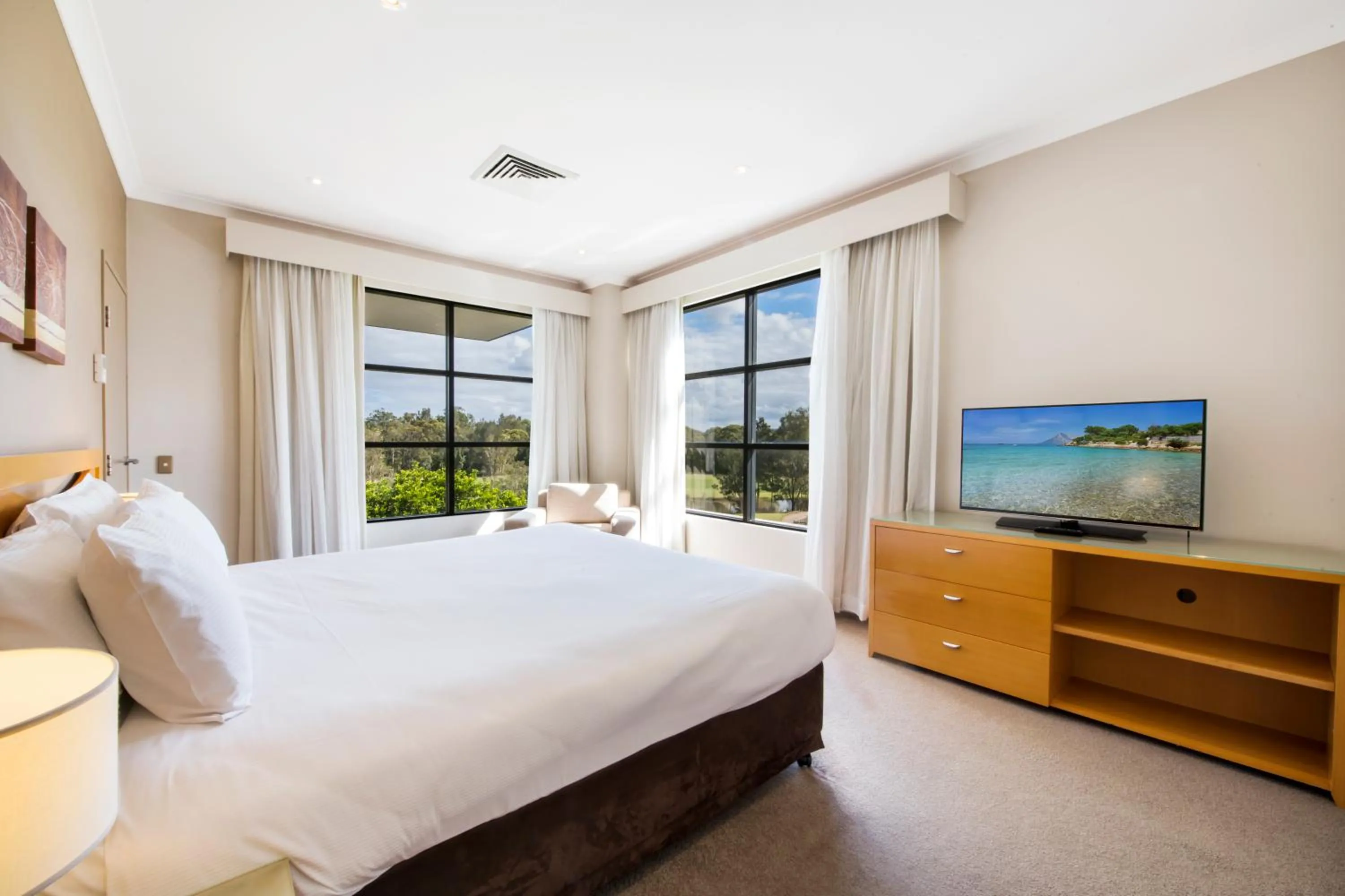 Bedroom, Bed in Mercure Kooindah Waters Central Coast