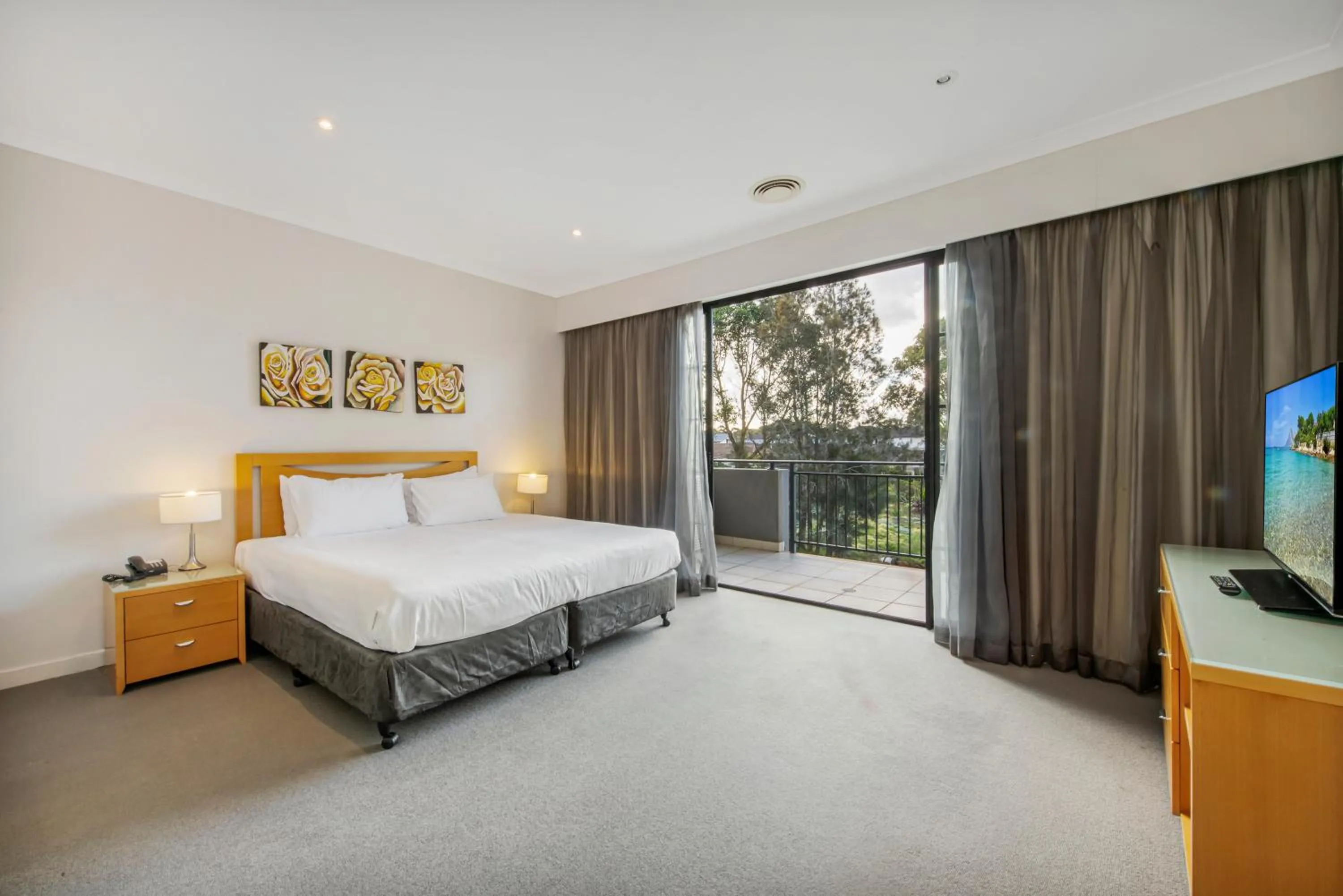 Bedroom, Bed in Mercure Kooindah Waters Central Coast