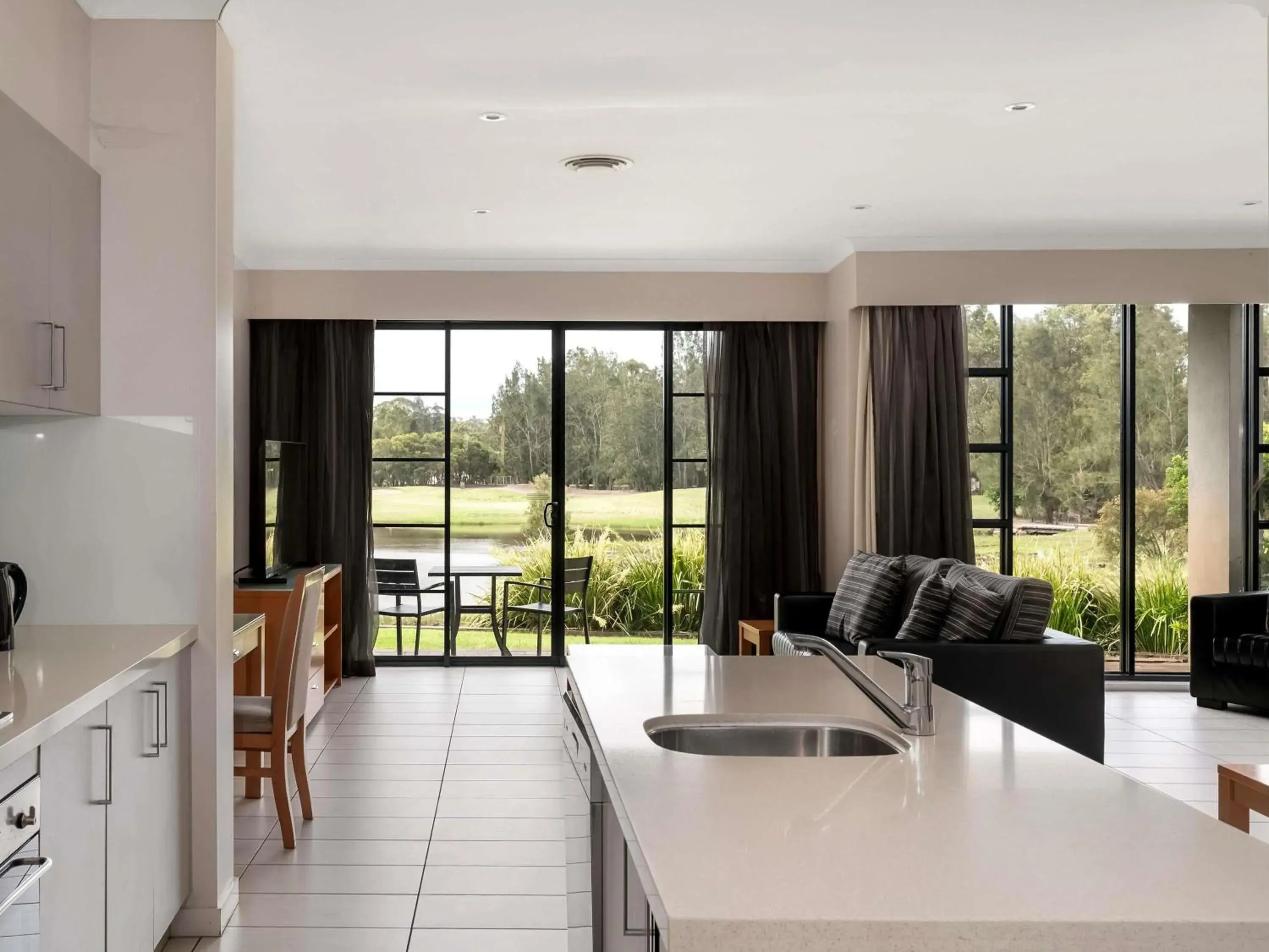 Three-Bedroom Apartment with Three Queen Beds in Mercure Kooindah Waters Central Coast Three-Bedroom Apartment with Three Queen Beds in Mercure Kooindah Waters Central Coast