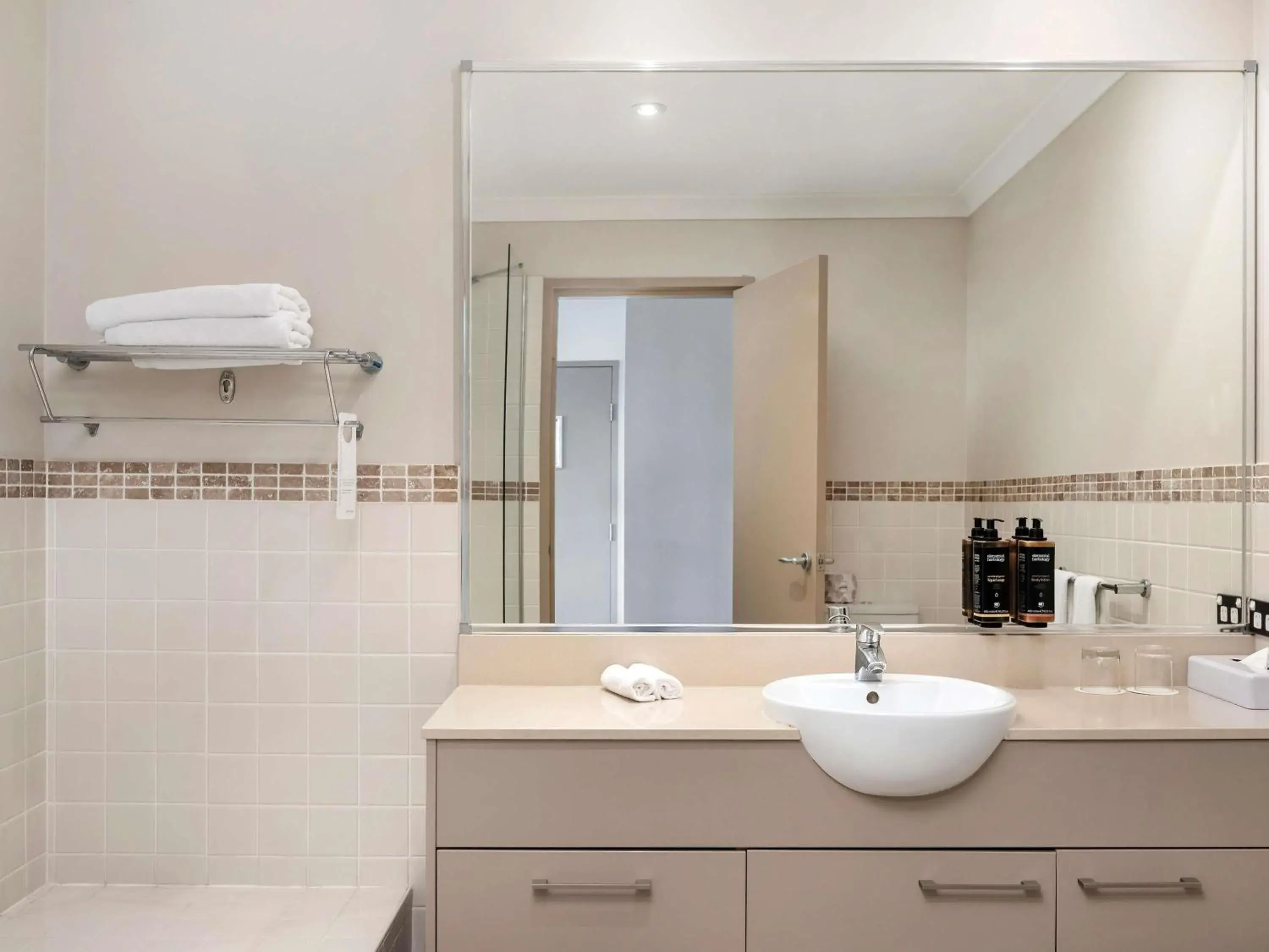 Superior King Room with Golf View in Mercure Kooindah Waters Central Coast Superior King Room with Golf View in Mercure Kooindah Waters Central Coast