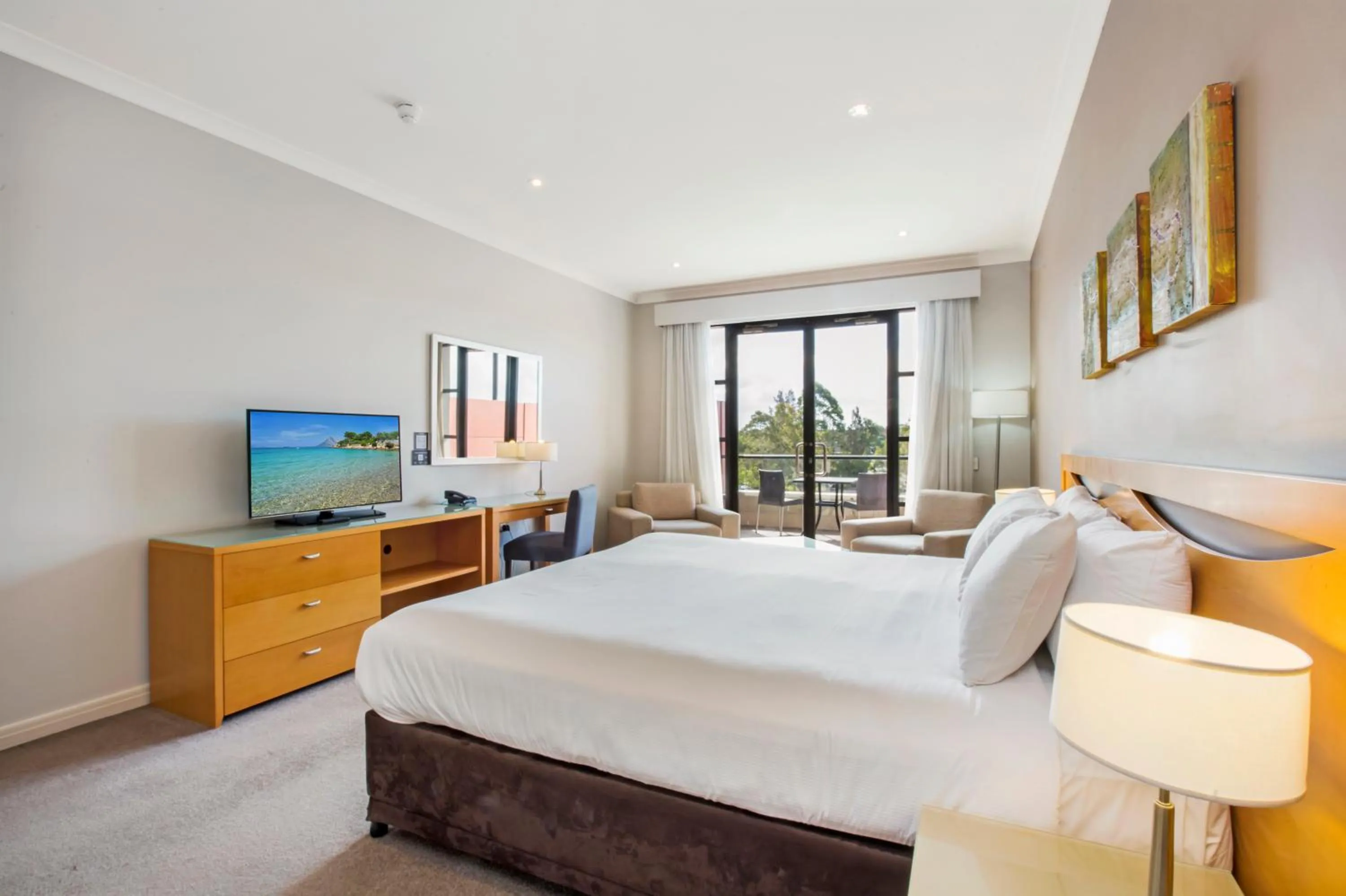 Bedroom, Bed in Mercure Kooindah Waters Central Coast