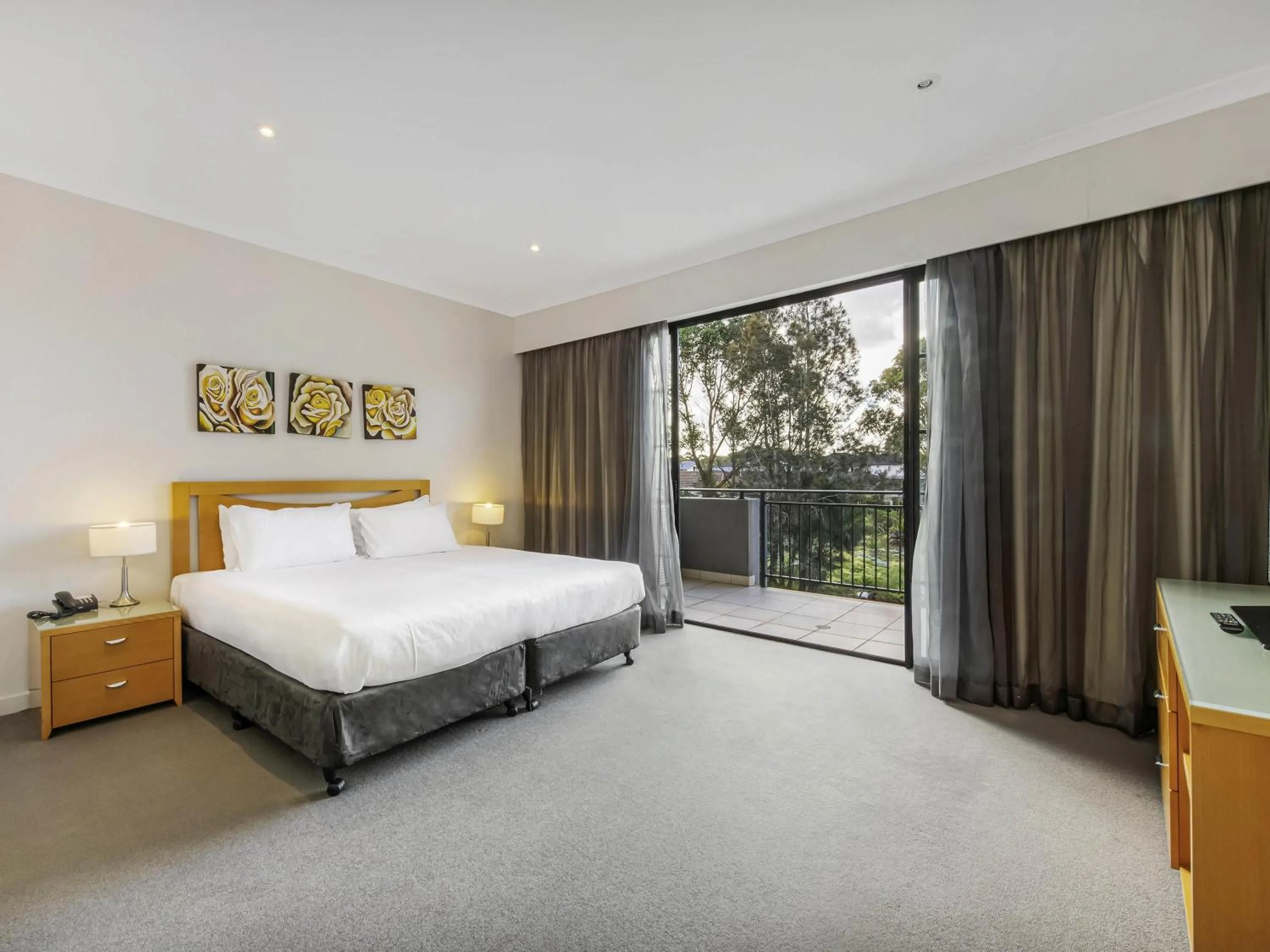 Bedroom, Bed in Mercure Kooindah Waters Central Coast