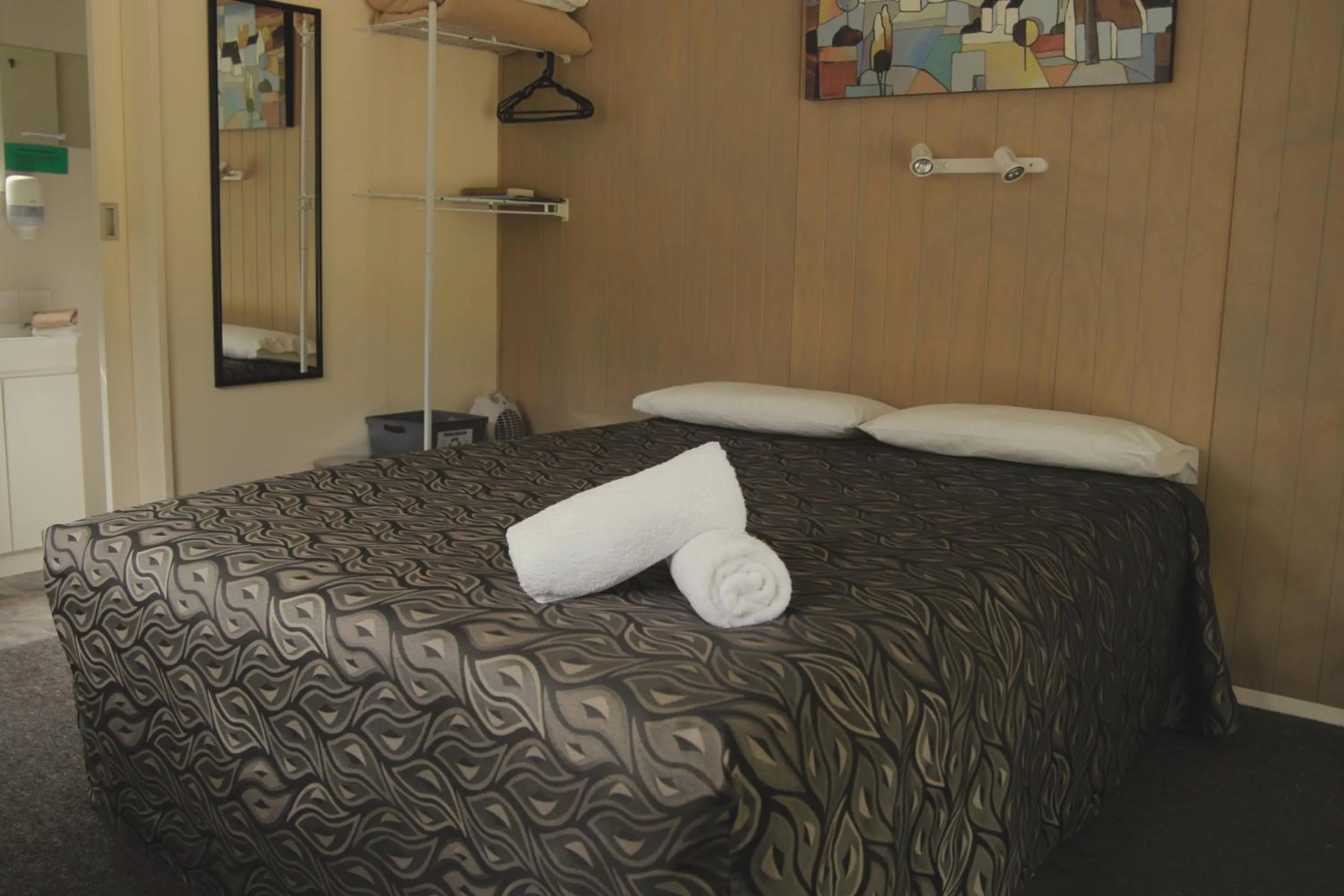 Bathroom, Bed in Geraldine TOP 10 Holiday Park