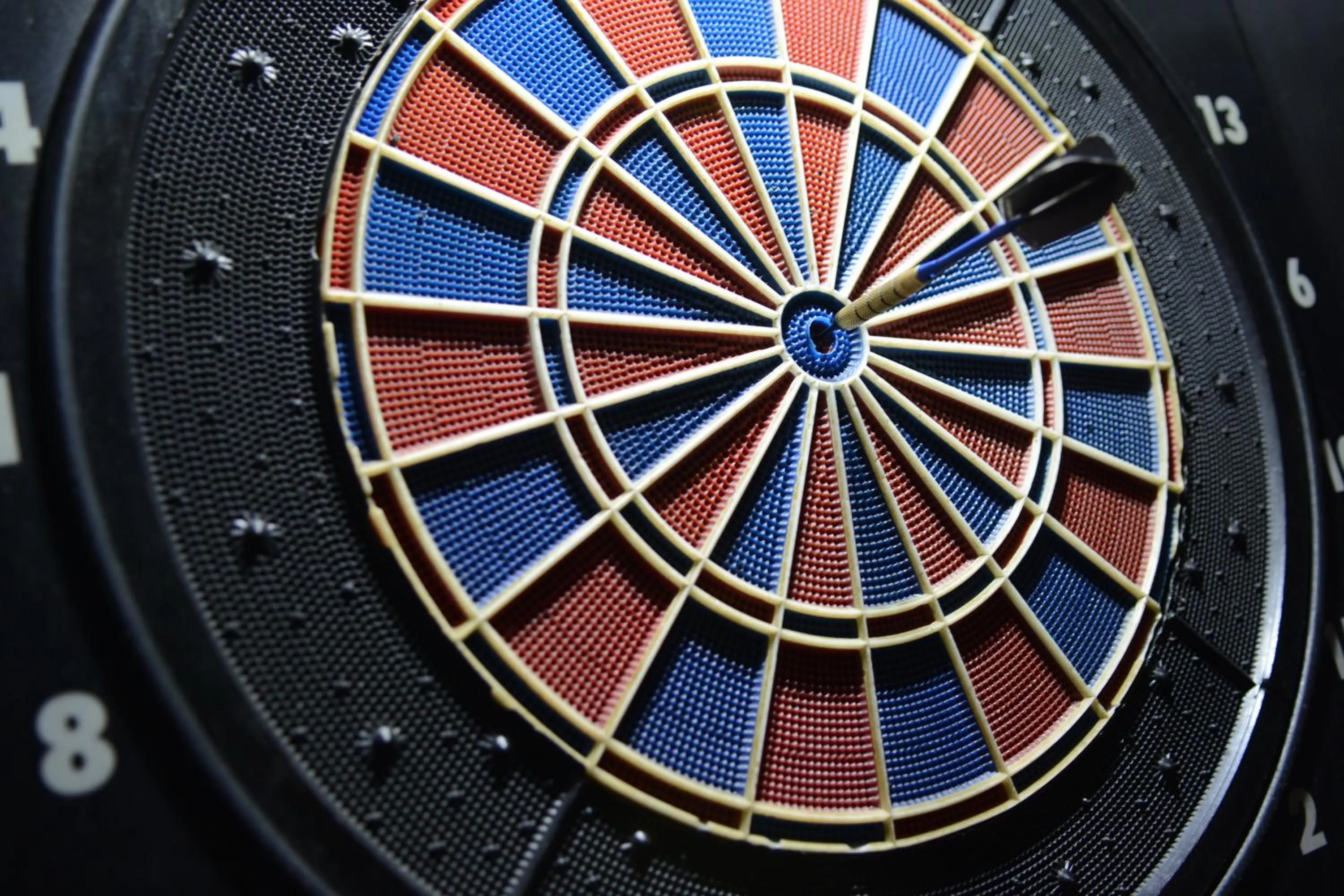 Darts in Hotel Select