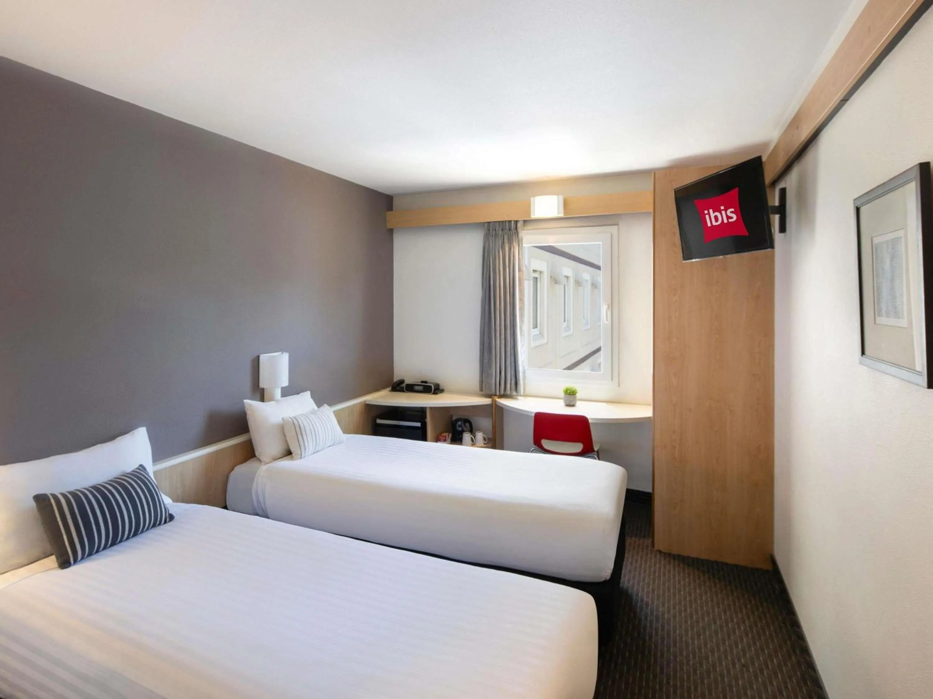 Bedroom, Bed in ibis Thornleigh