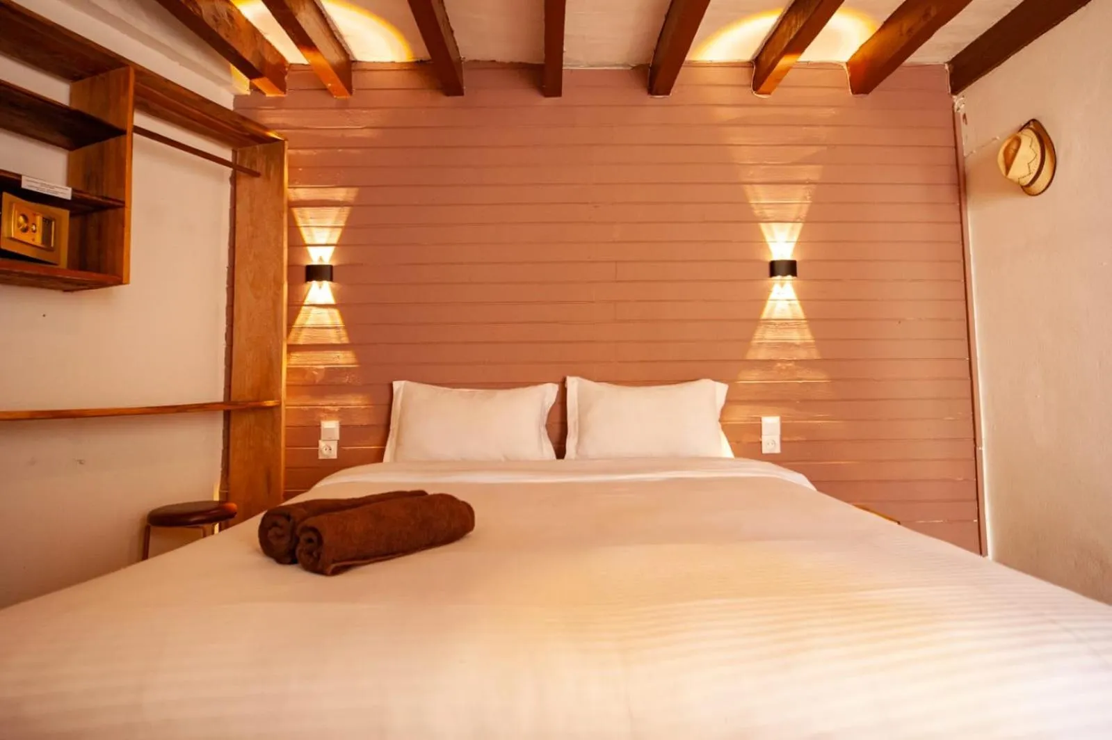 Bed in Hôtel Restaurant La Ribaudière