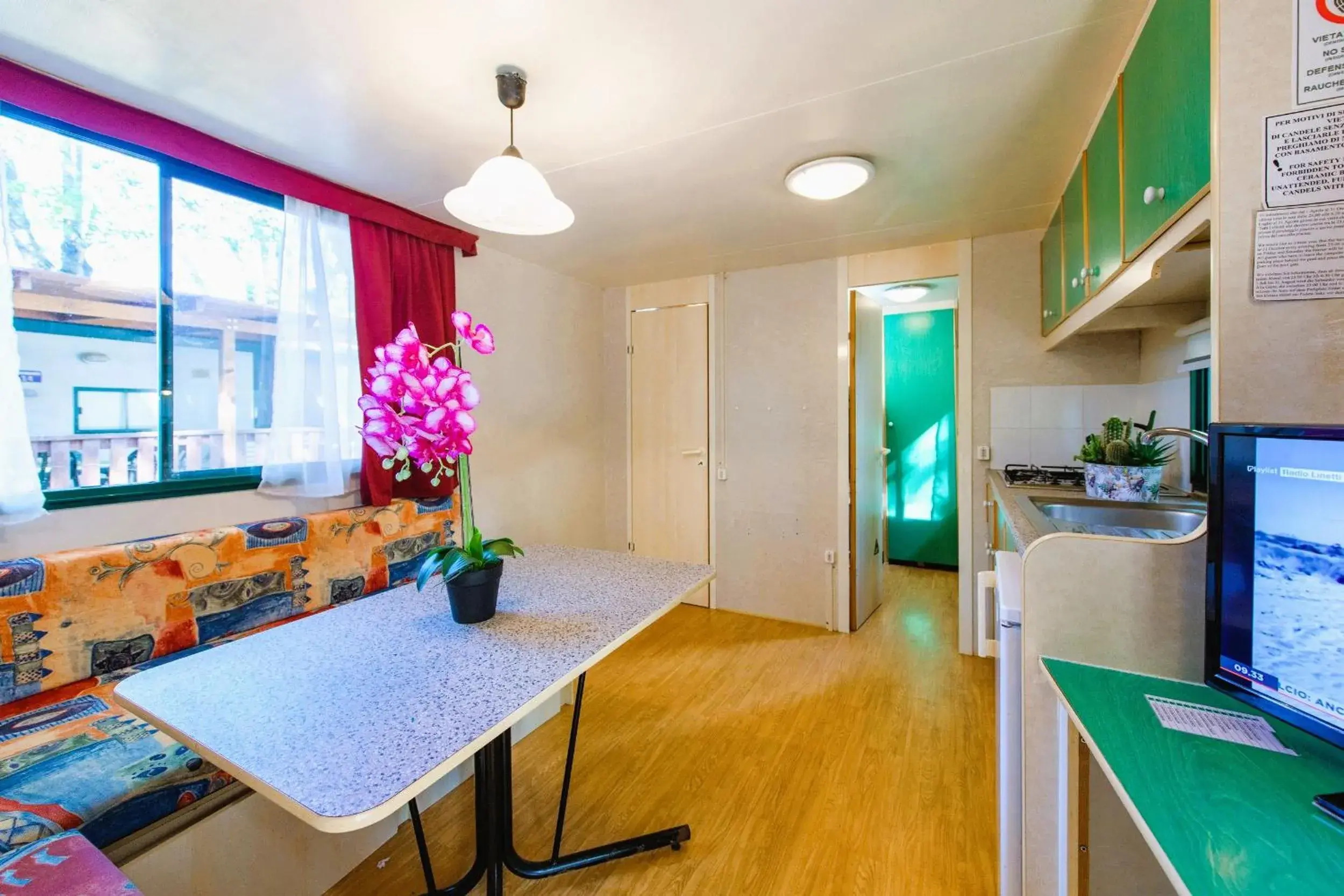 Mobile Home Standard in Camping Village Punta Navaccia Mobile Home Standard in Camping Village Punta Navaccia