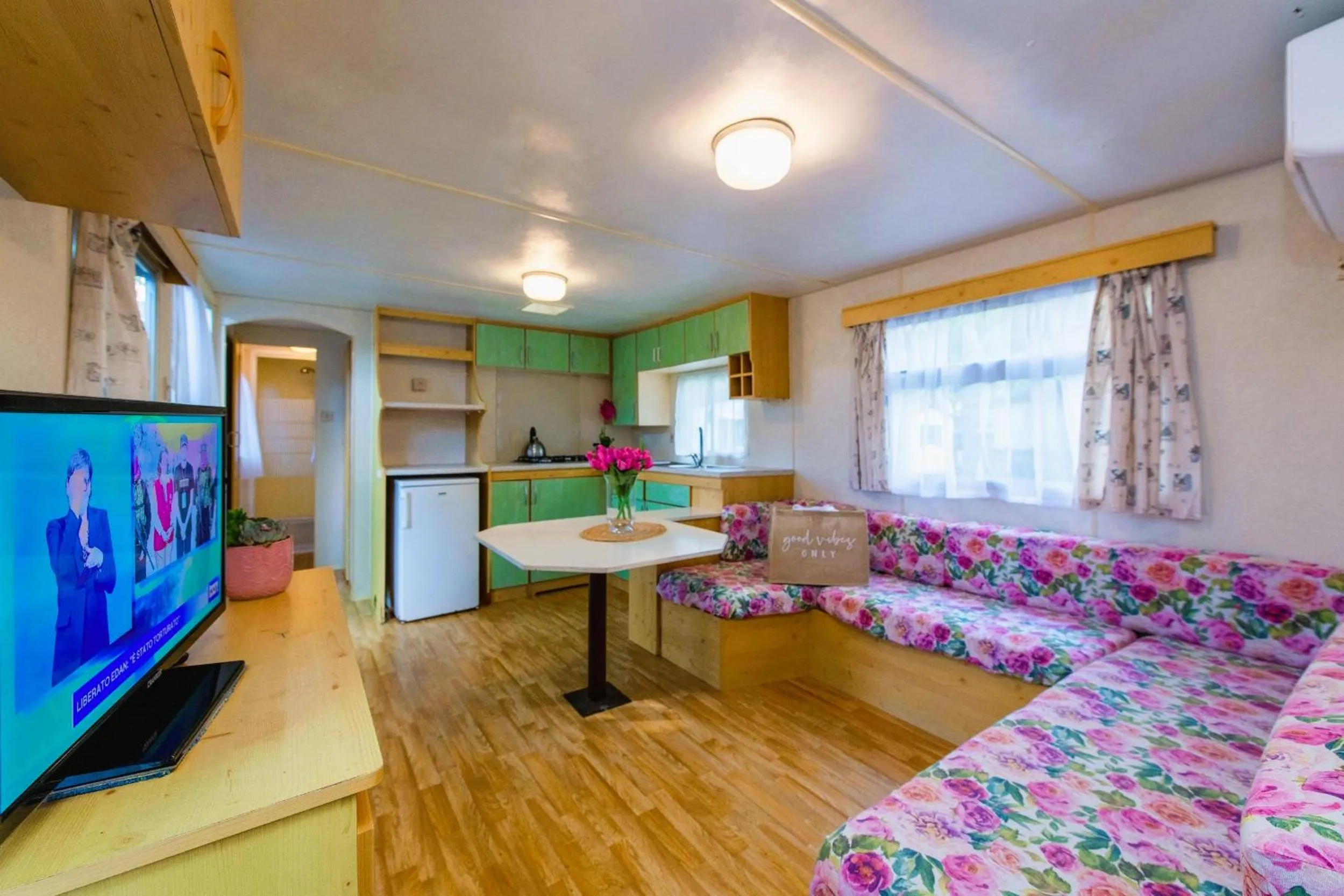 Kitchen or kitchenette in Camping Village Punta Navaccia
