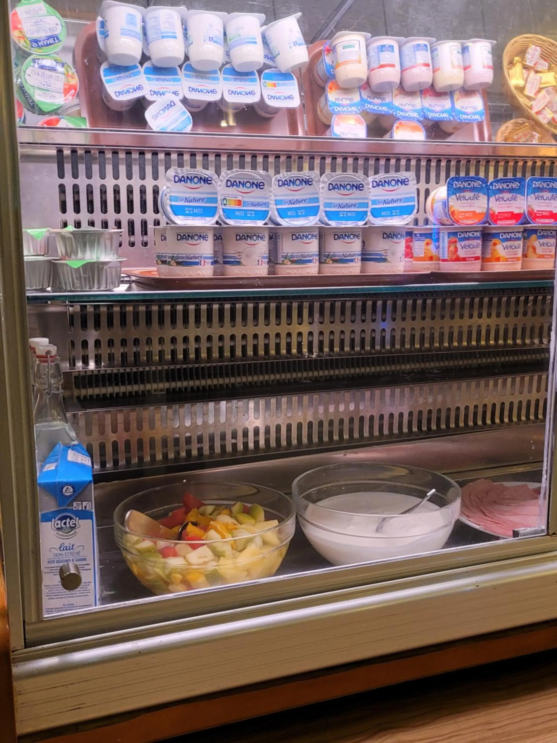 Food and drinks in KYRIAD ORANGE Centre Ville - HOTEL & RESTAURANT & BAR - La Galerie d'Art des Princes - Provence Alpes Côte d'Azur - France - Proche A7-A9 - exit21- Châteauneuf-du-Pape Avignon Bollene Nimes - 24h-24h