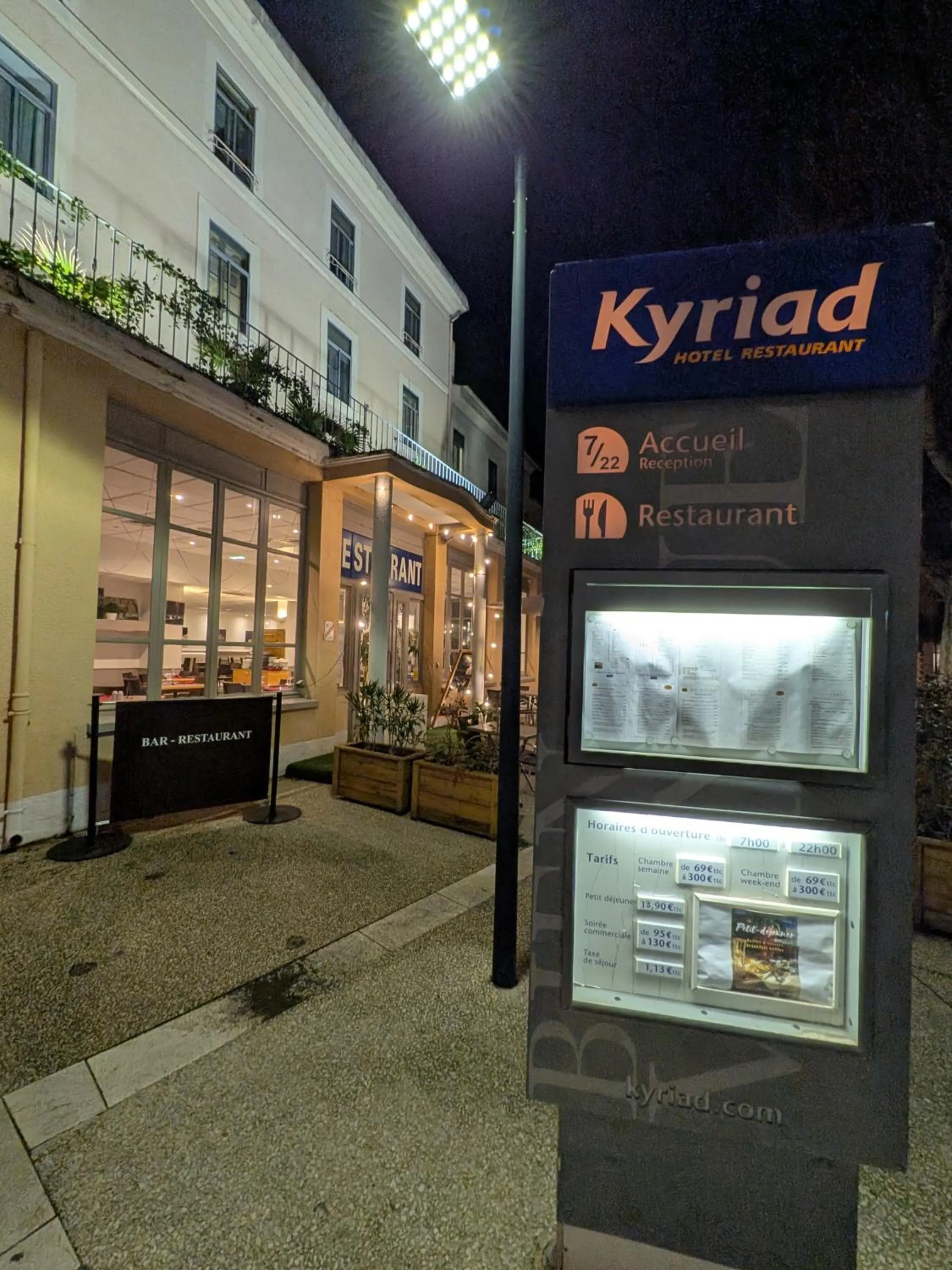 Restaurant/places to eat in KYRIAD ORANGE Centre Ville - HOTEL & RESTAURANT & BAR - La Galerie d'Art des Princes - Provence Alpes Côte d'Azur - France - Proche A7-A9 - exit21- Châteauneuf-du-Pape Avignon Bollene Nimes - 24h-24h